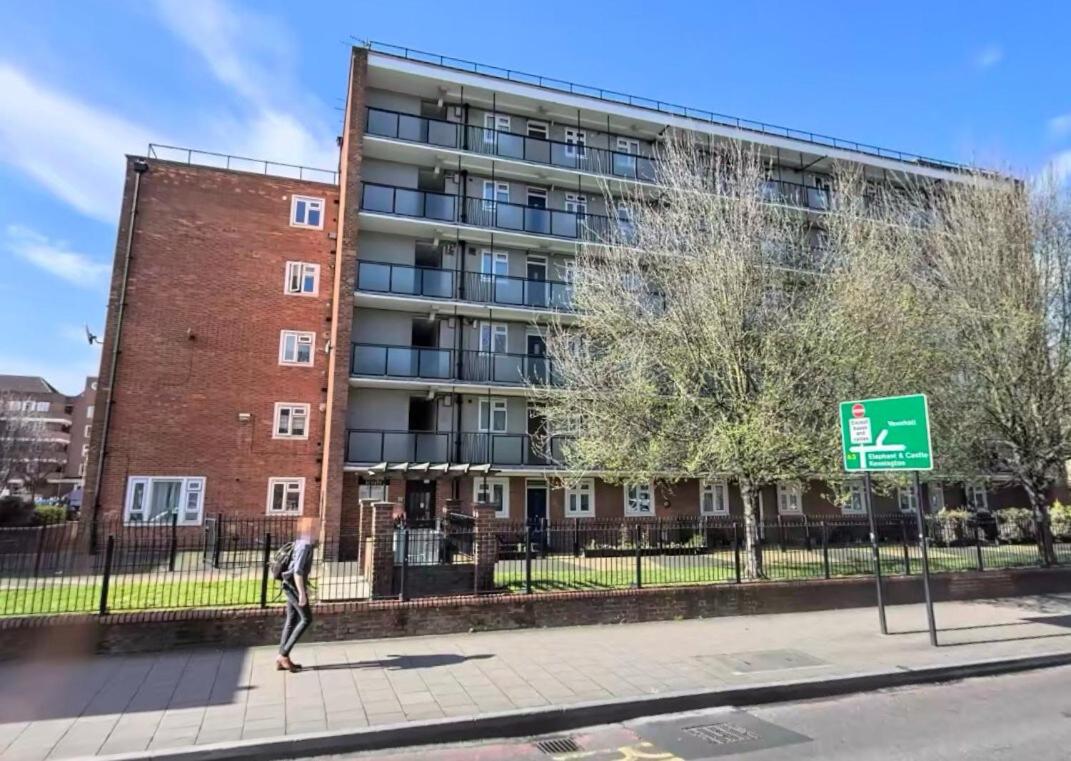 1 min walk to Stockwell