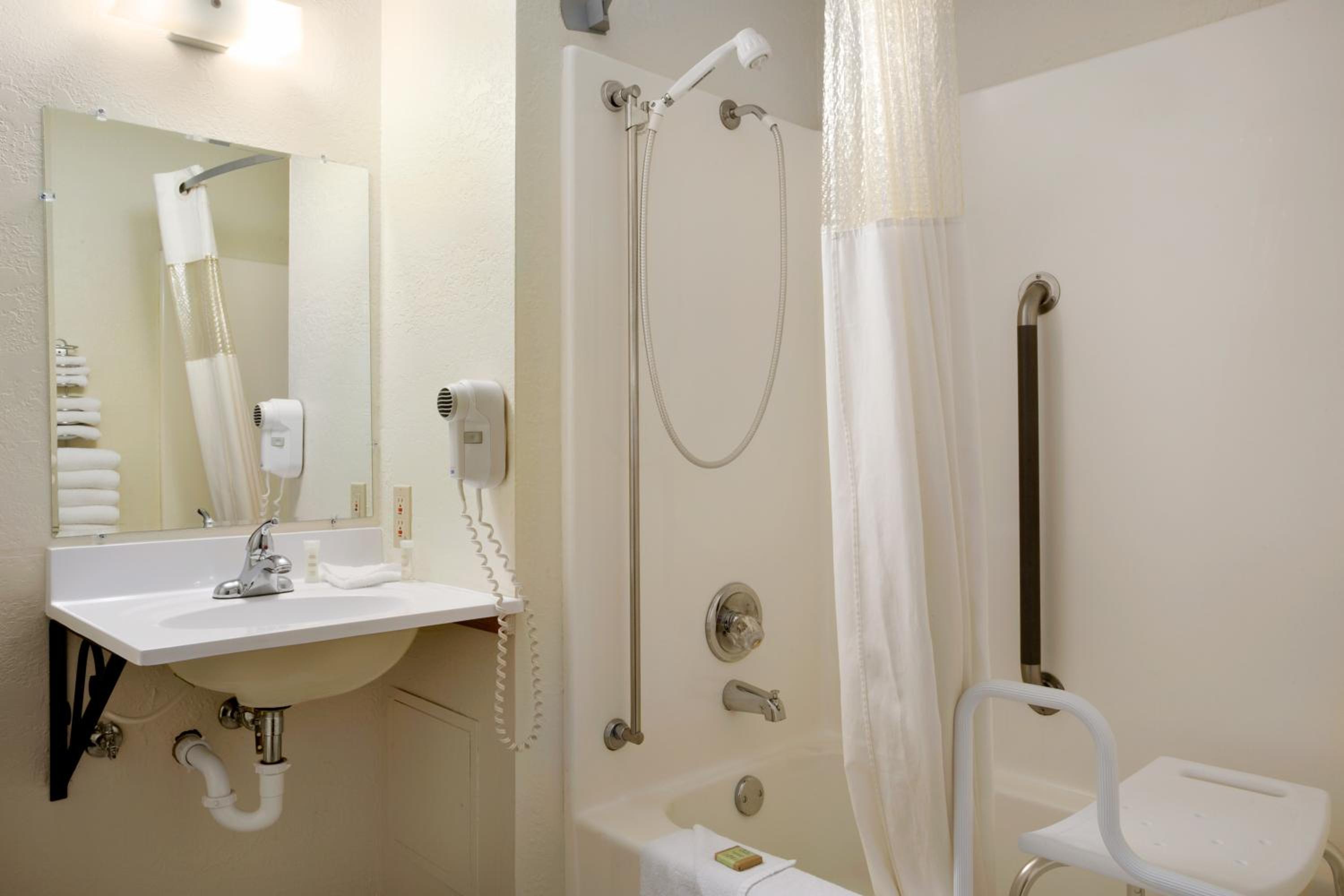 Super 8 by Wyndham Alexandria MN