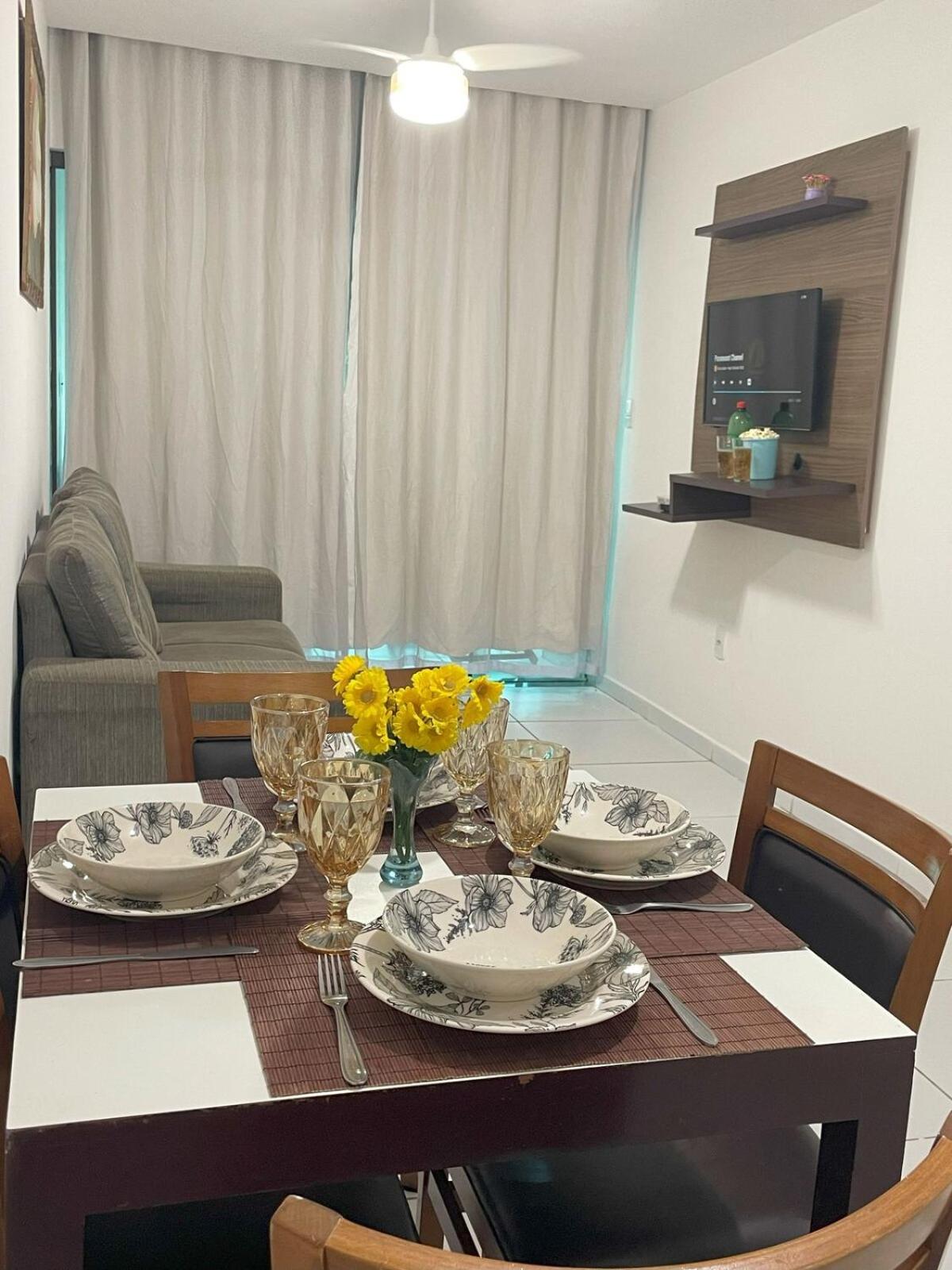Apto com Varanda Gourmet Pet-Friendly a 1,5km da Praia do Francês