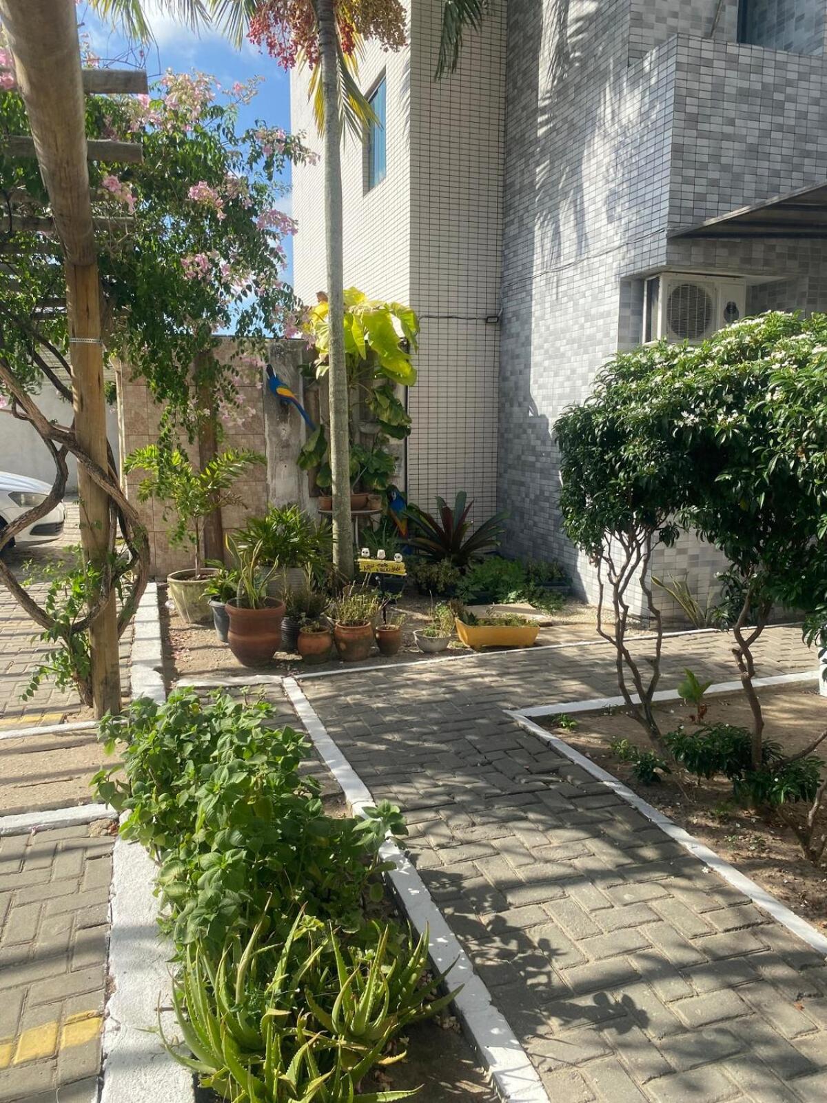 Apto com Varanda Gourmet Pet-Friendly a 1,5km da Praia do Francês