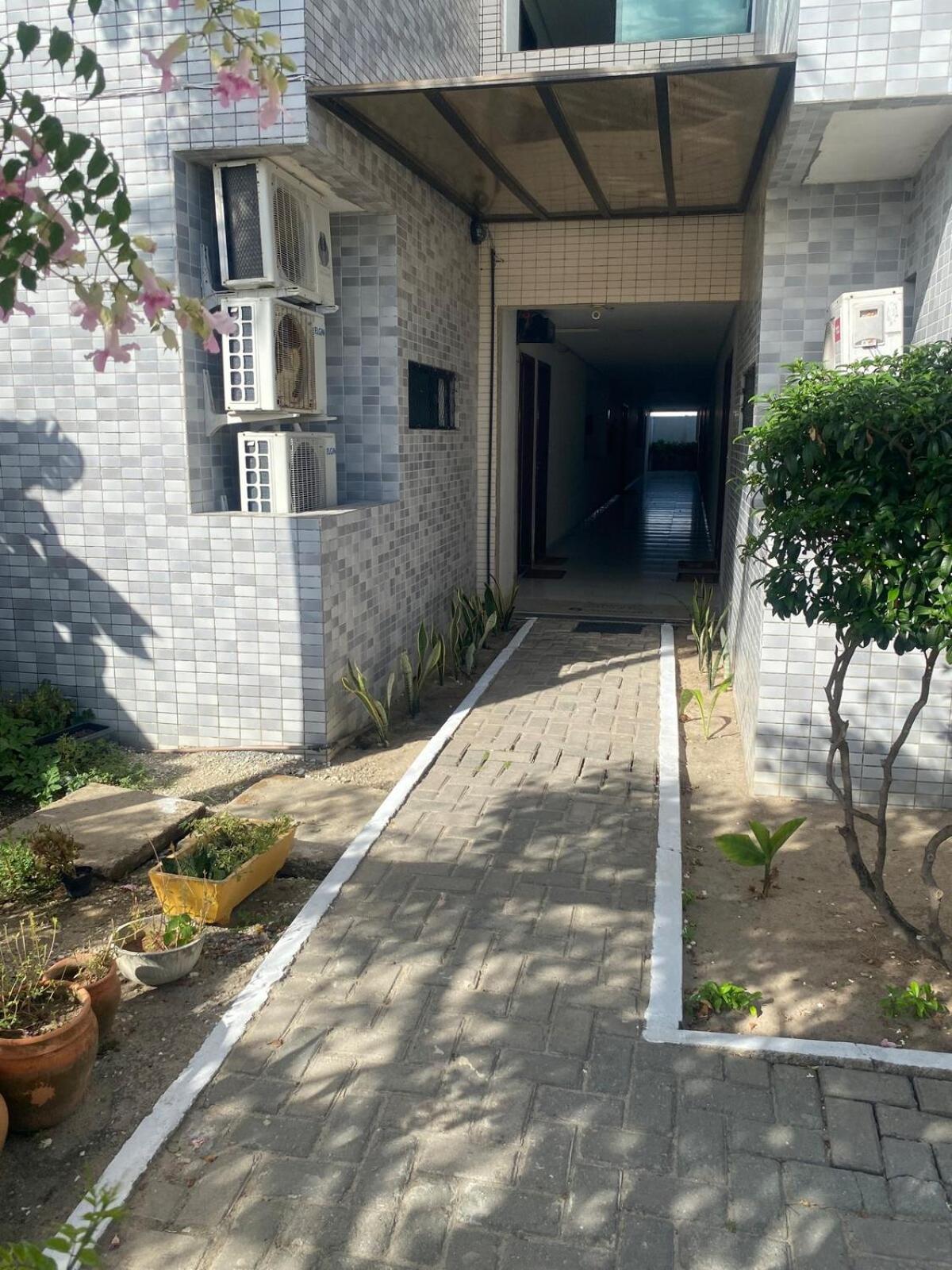 Apto com Varanda Gourmet Pet-Friendly a 1,5km da Praia do Francês