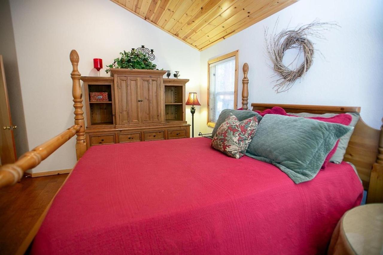 Cozy Tahoe Donner Retreat