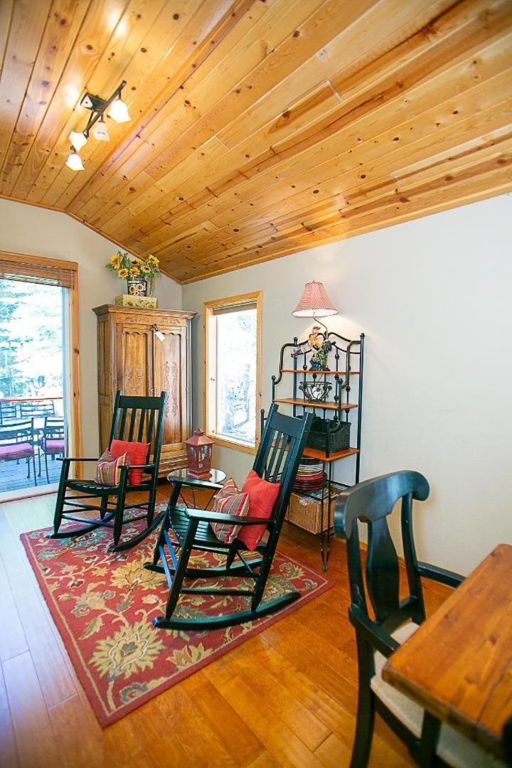 Cozy Tahoe Donner Retreat