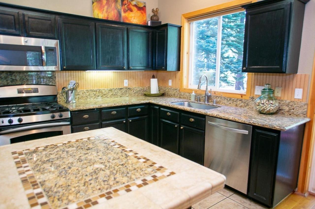 Cozy Tahoe Donner Retreat