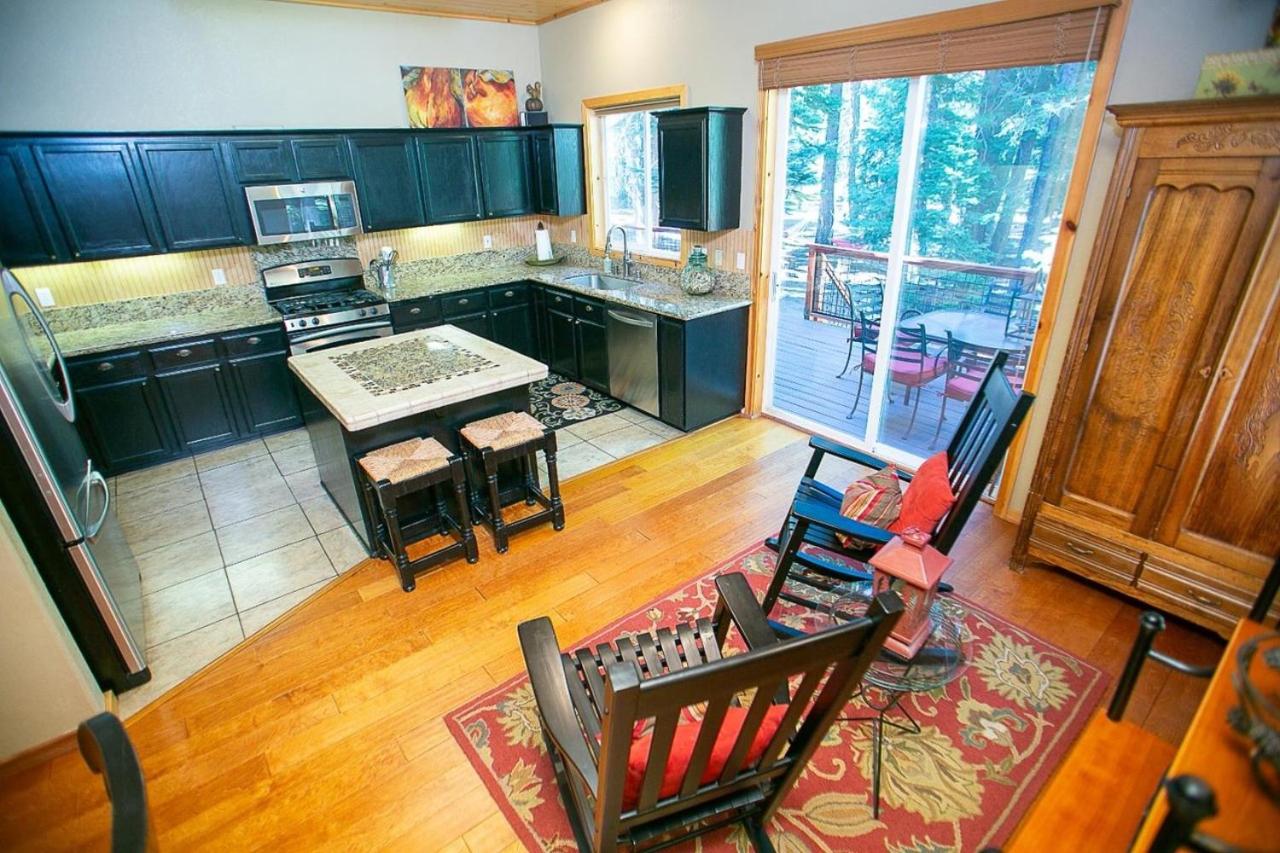 Cozy Tahoe Donner Retreat