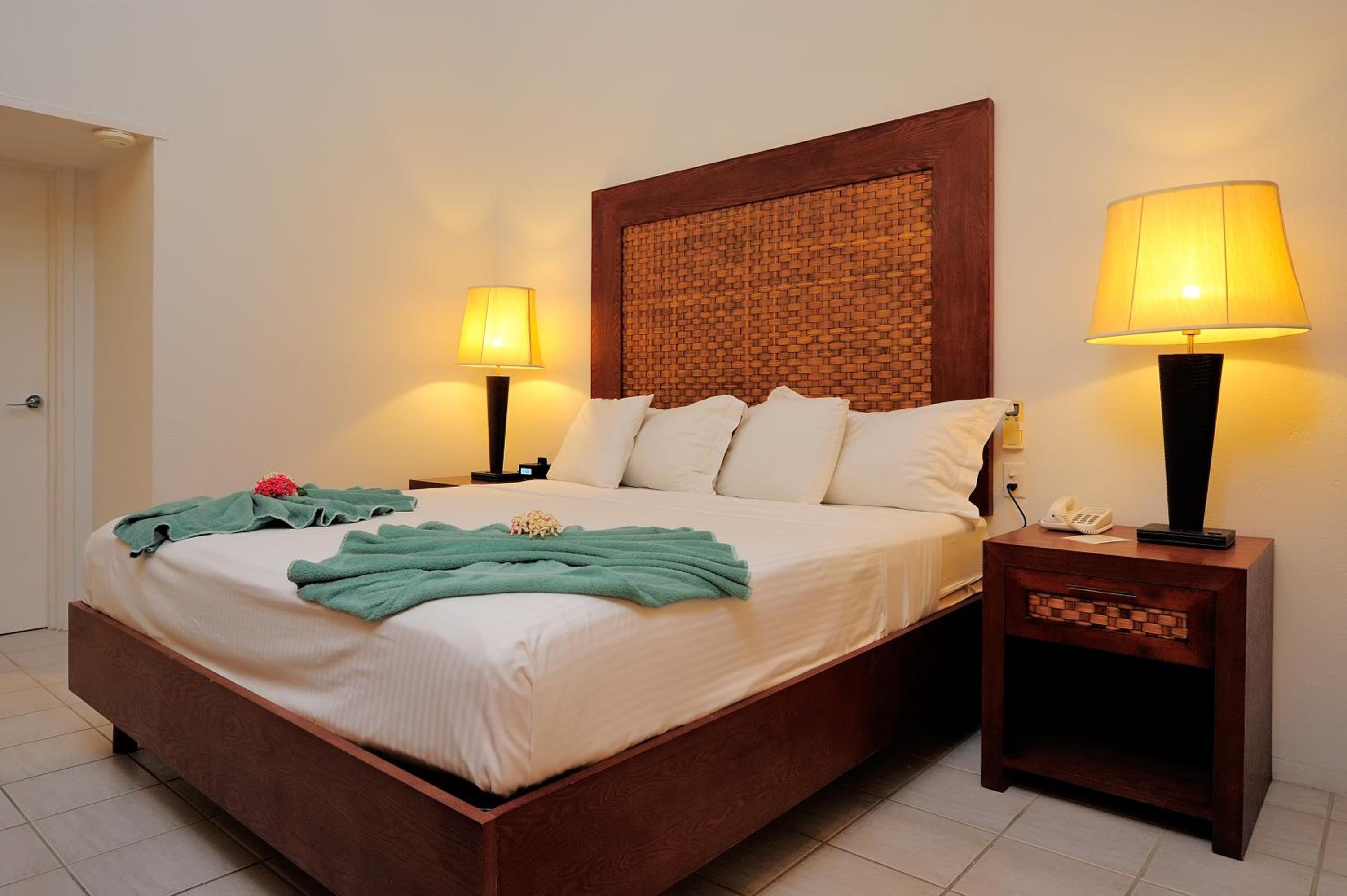Divi Flamingo Beach Resort