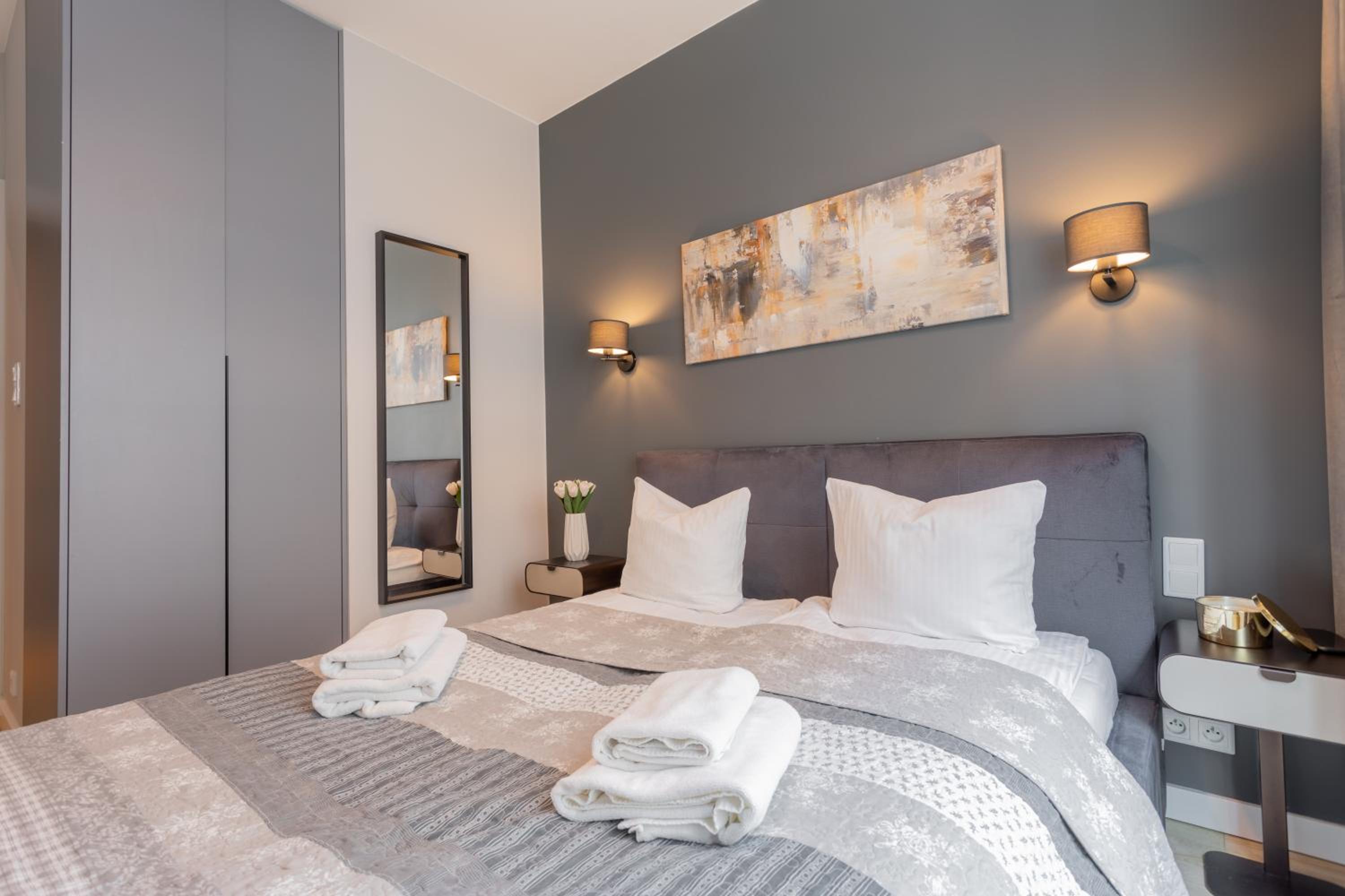 Urban Chic - Two Bedrooms Apartment - City Center - Sienna street