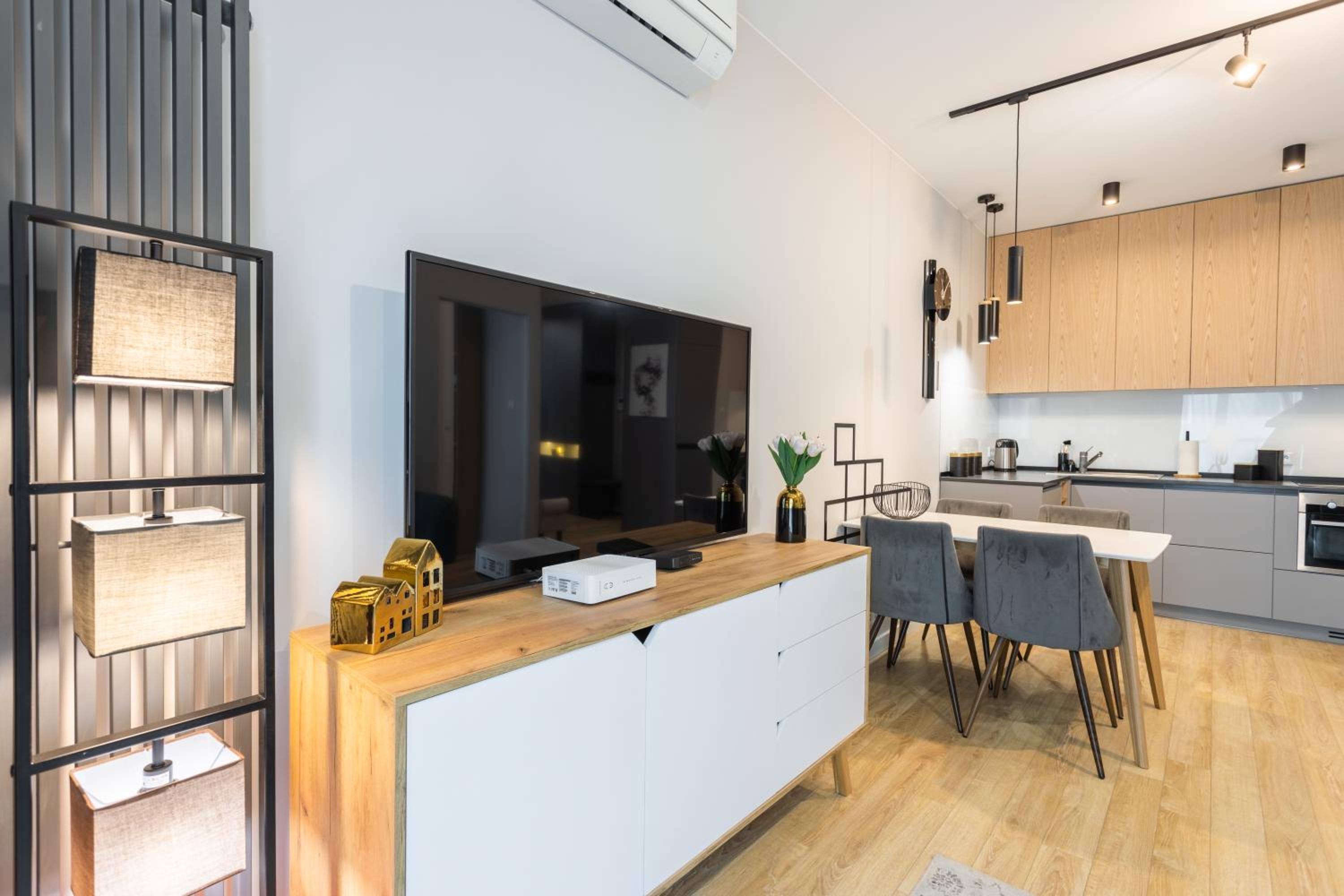 Urban Chic - Two Bedrooms Apartment - City Center - Sienna street