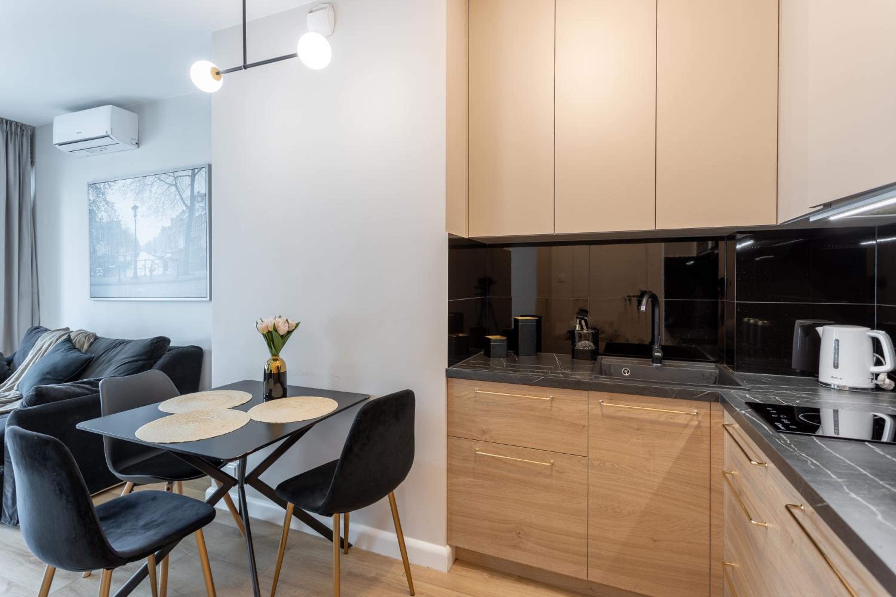 Golden Apartments Warsaw - Luxury Building, Rooftop Terrace, Sienna