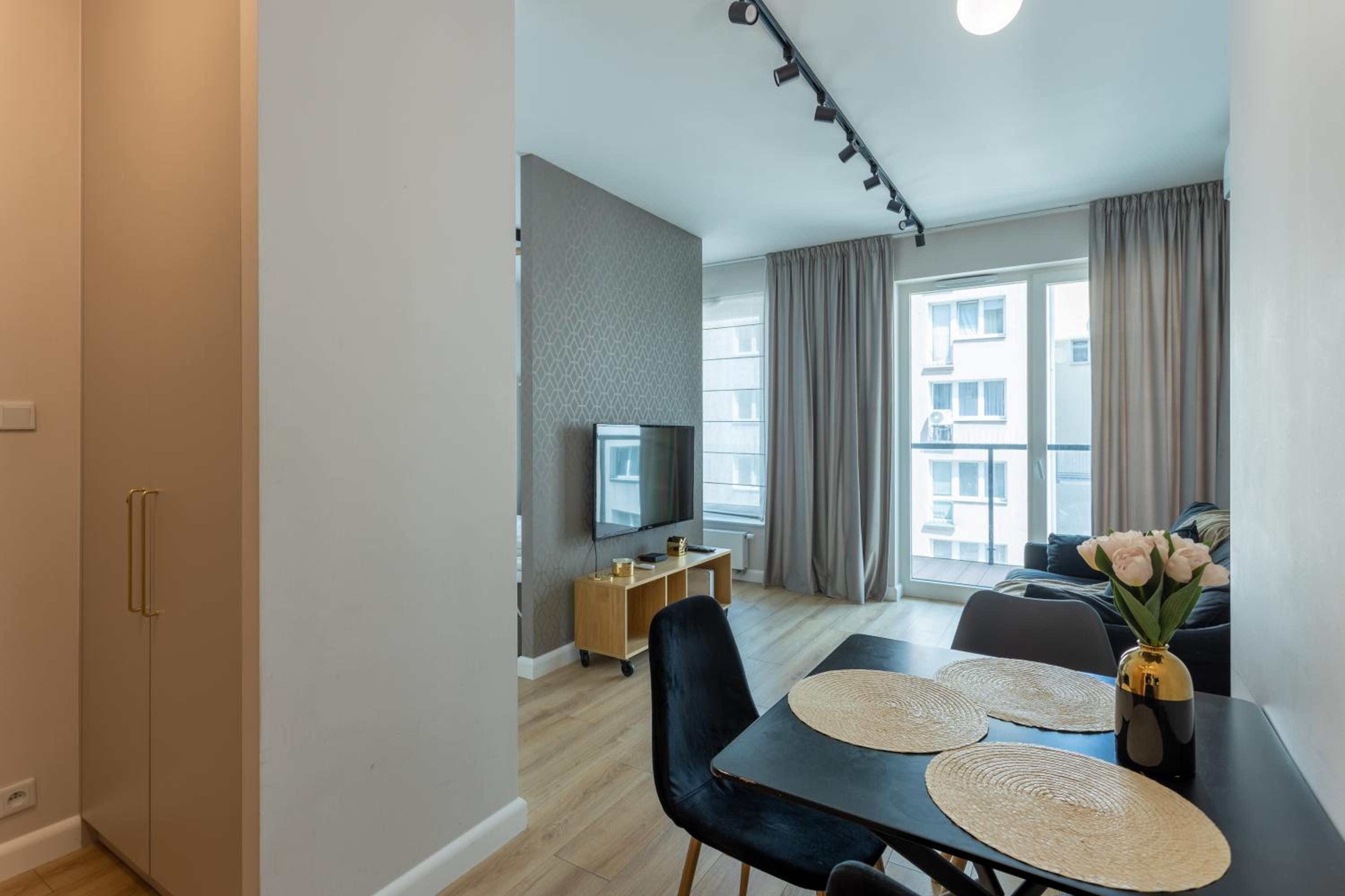 Golden Apartments Warsaw - Luxury Building, Rooftop Terrace, Sienna