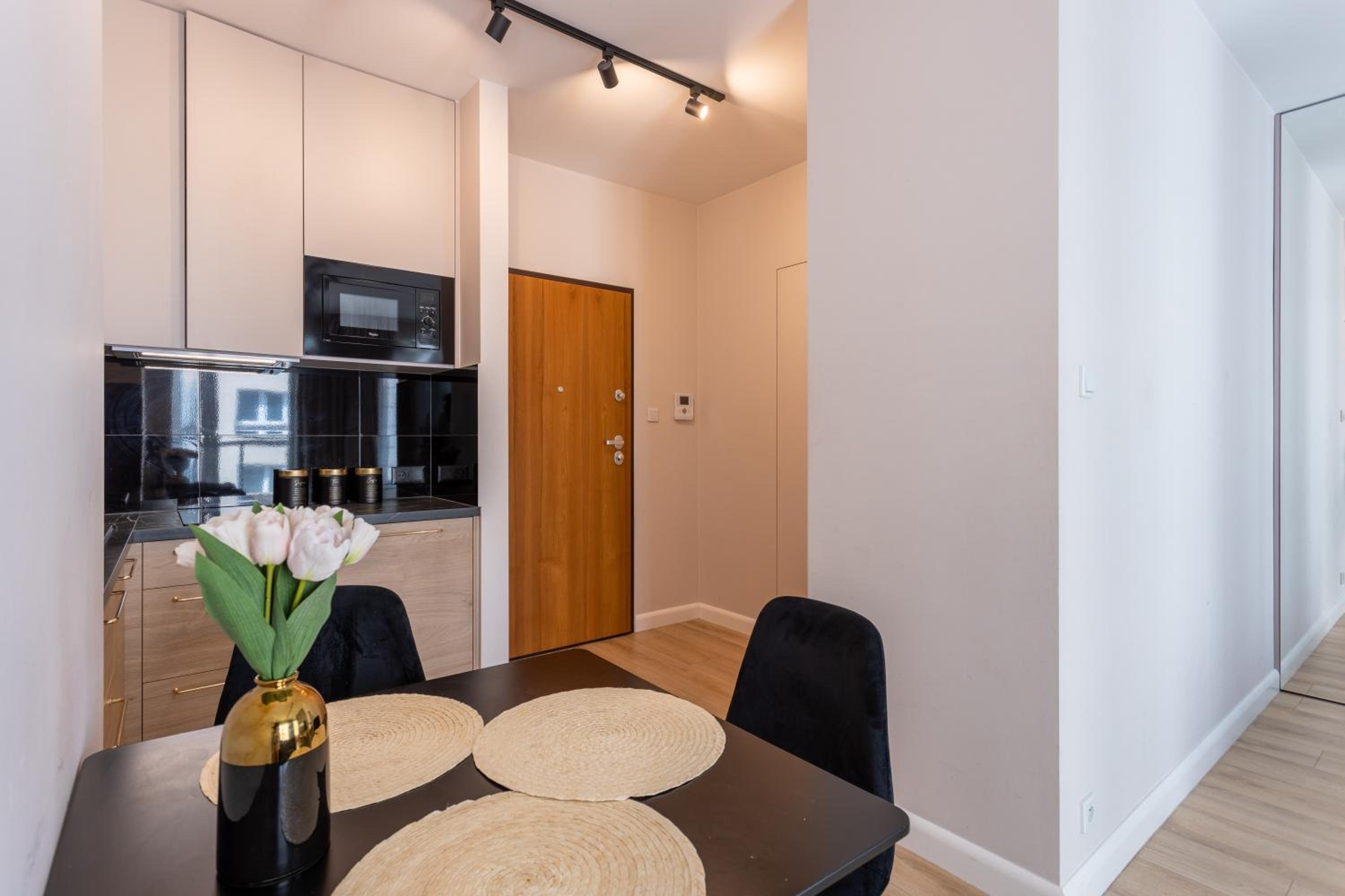 Urban Chic - Cozy Studio Apartment - City Center - Sienna street