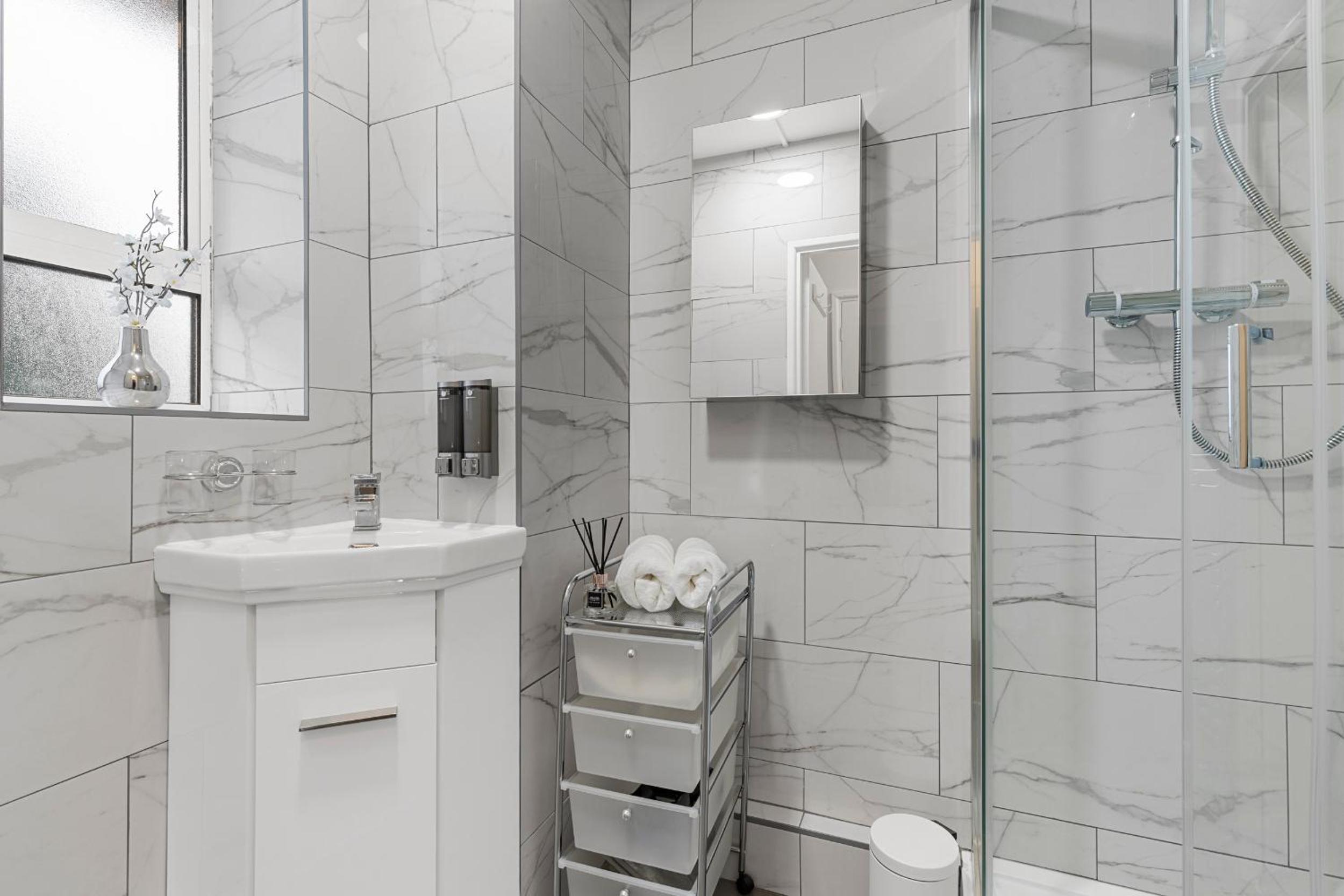 Jasmine Suite by Yielding Bricks