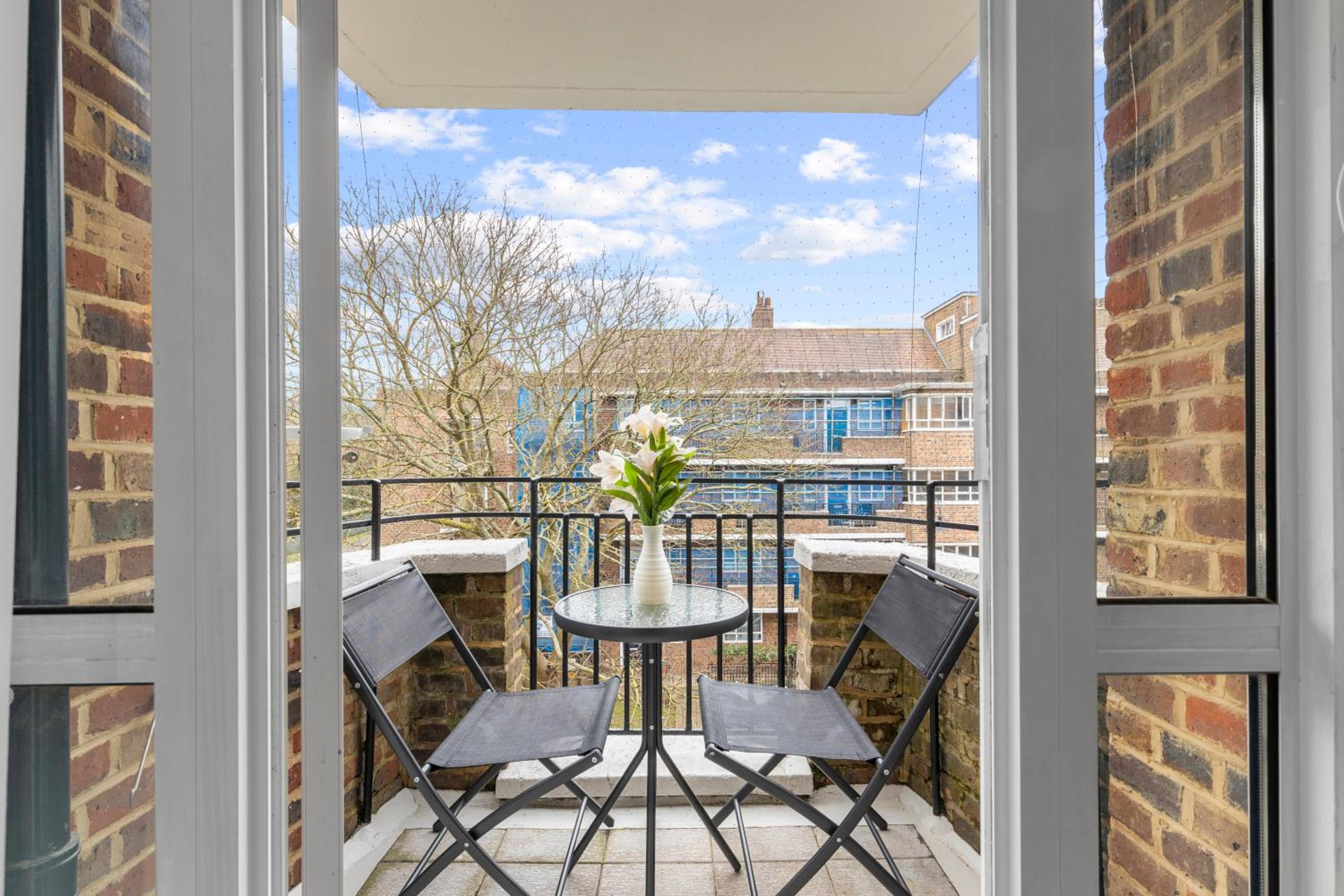 Jasmine Suite by Yielding Bricks