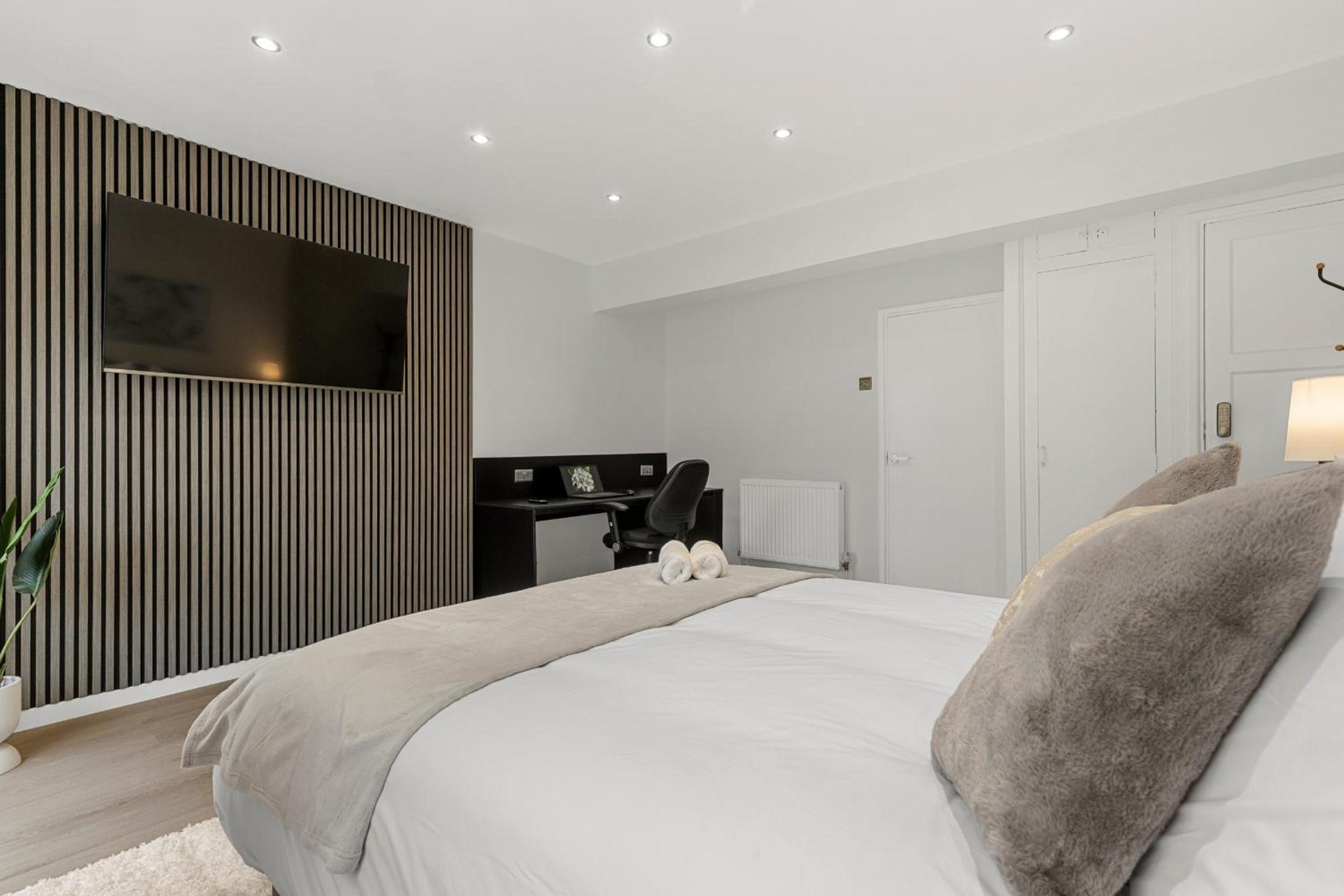 Jasmine Suite by Yielding Bricks