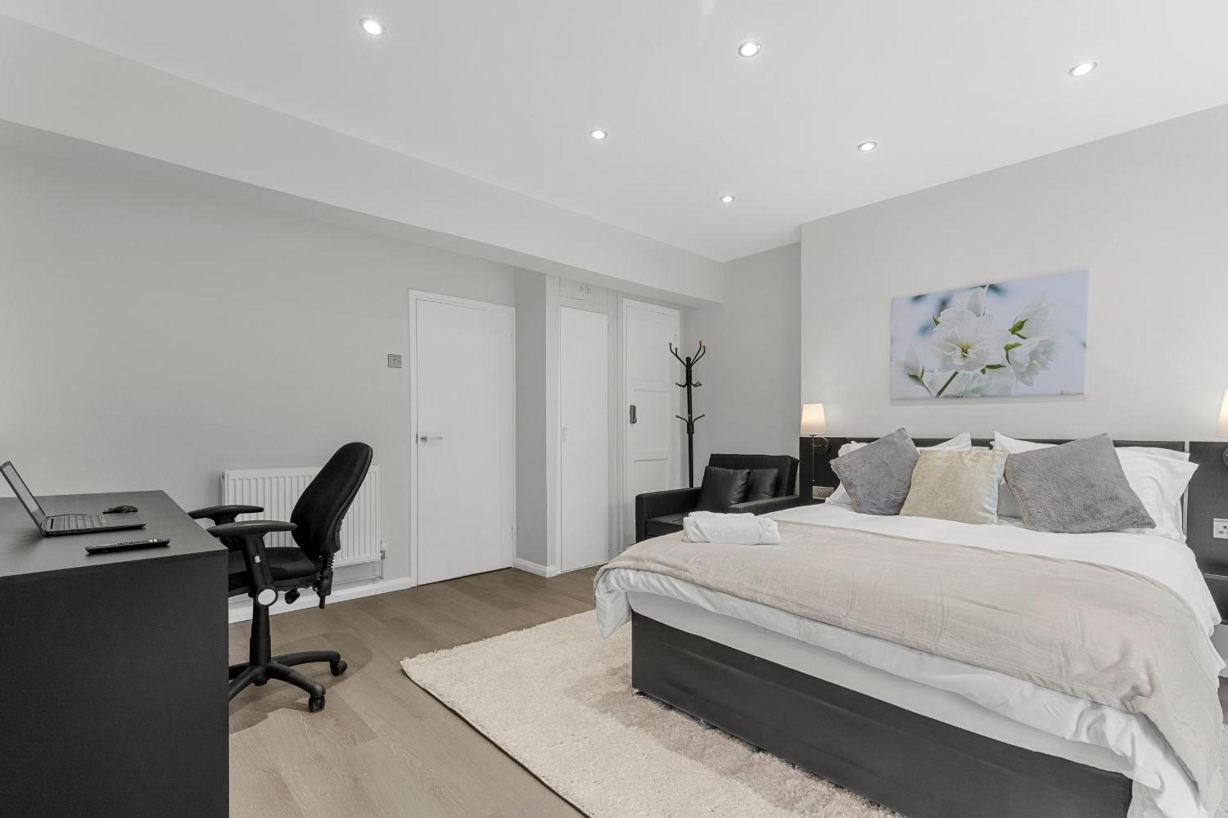 Jasmine Suite by Yielding Bricks