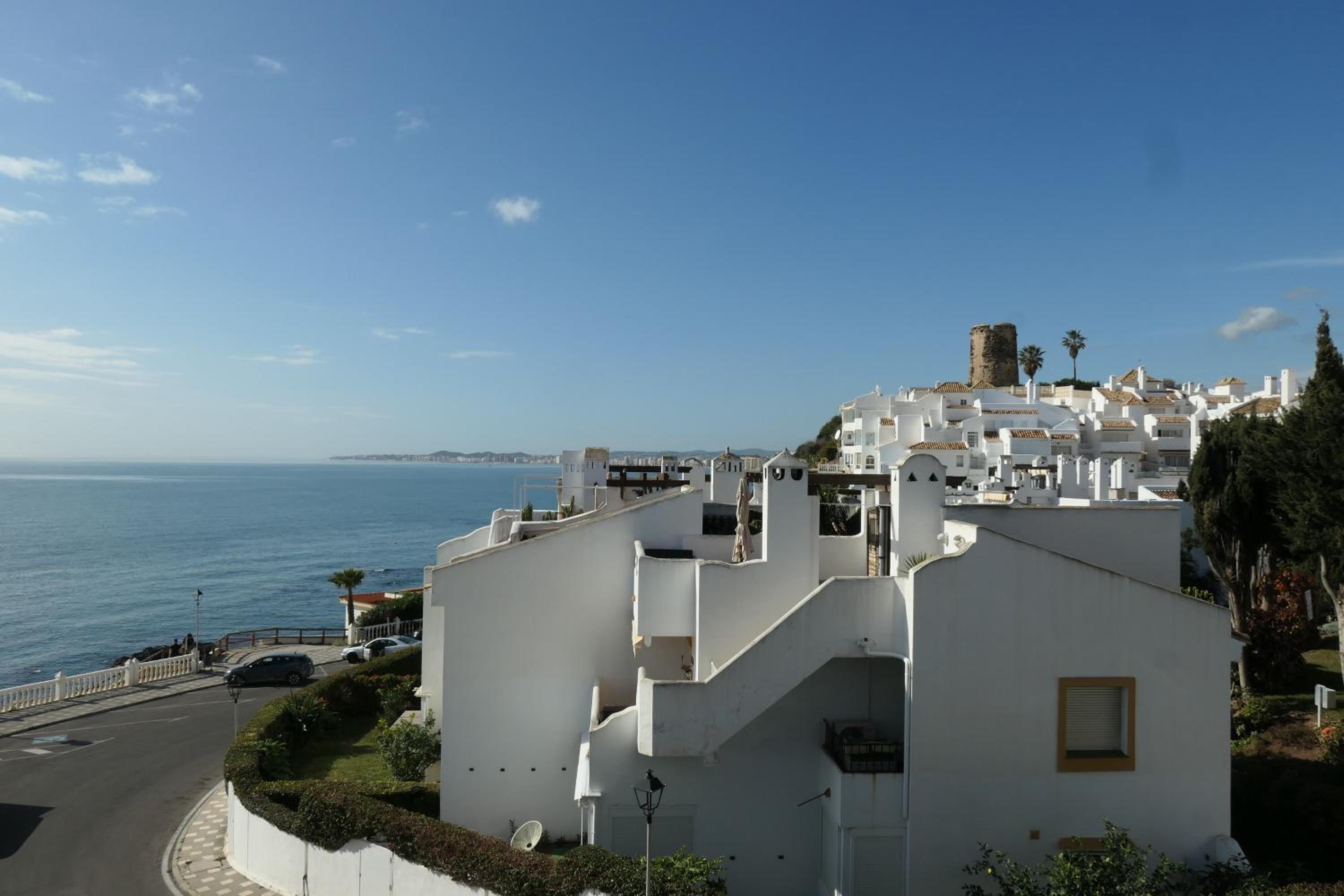 Pass the Keys Sunny Ocean Front Apartment