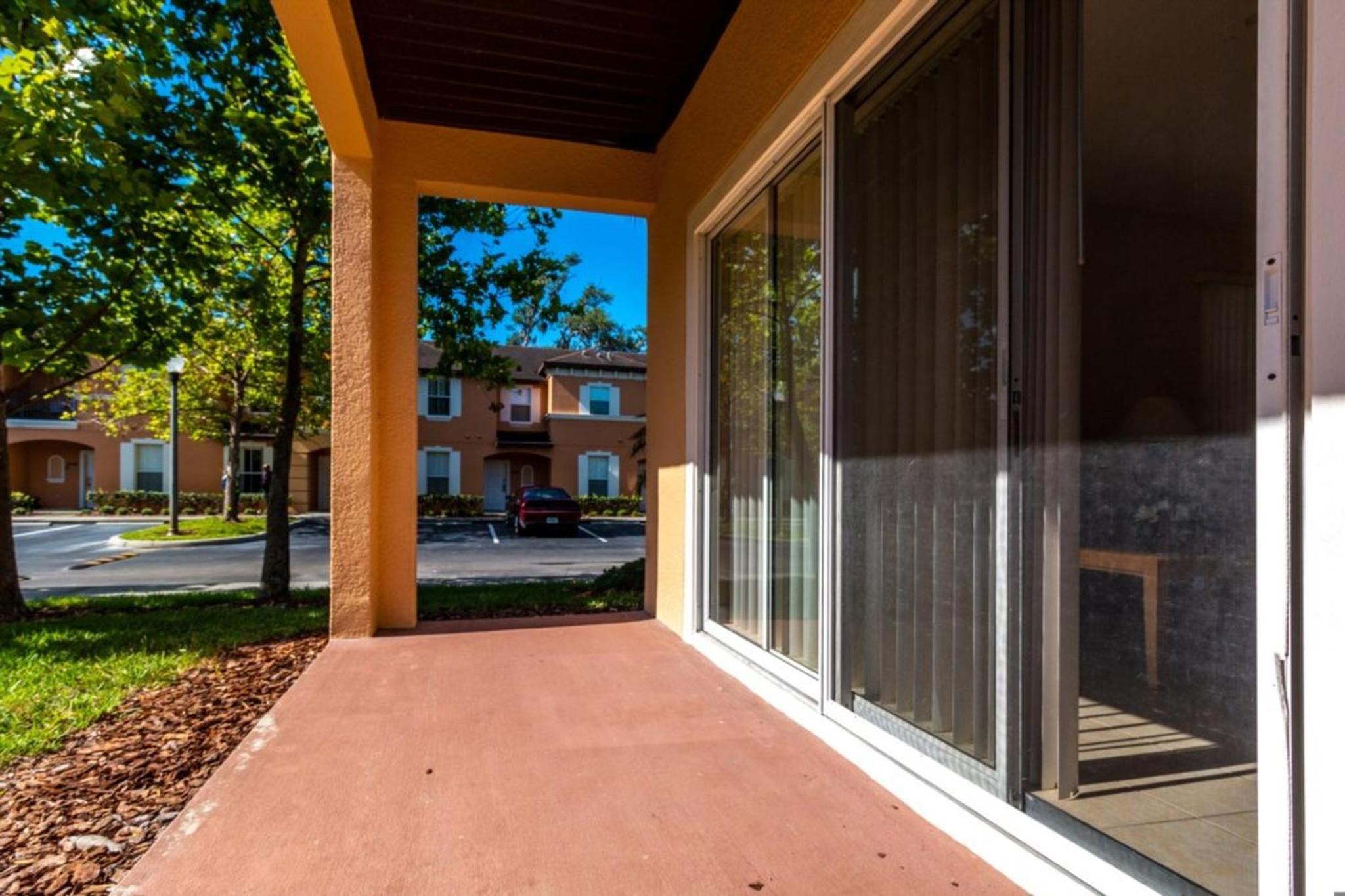 Spacious Regal Oaks Retreat - Steps to the Pool