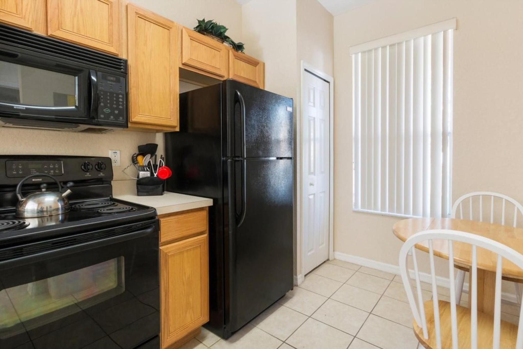 Spacious Regal Oaks Retreat - Steps to the Pool