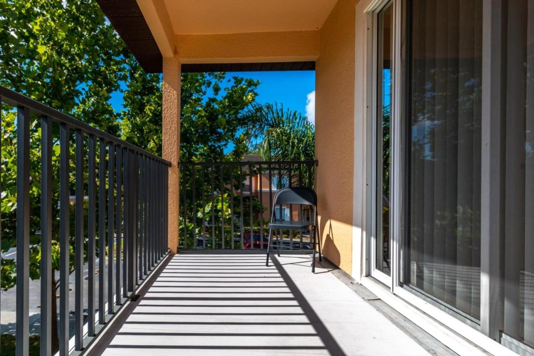 Spacious Regal Oaks Retreat - Steps to the Pool