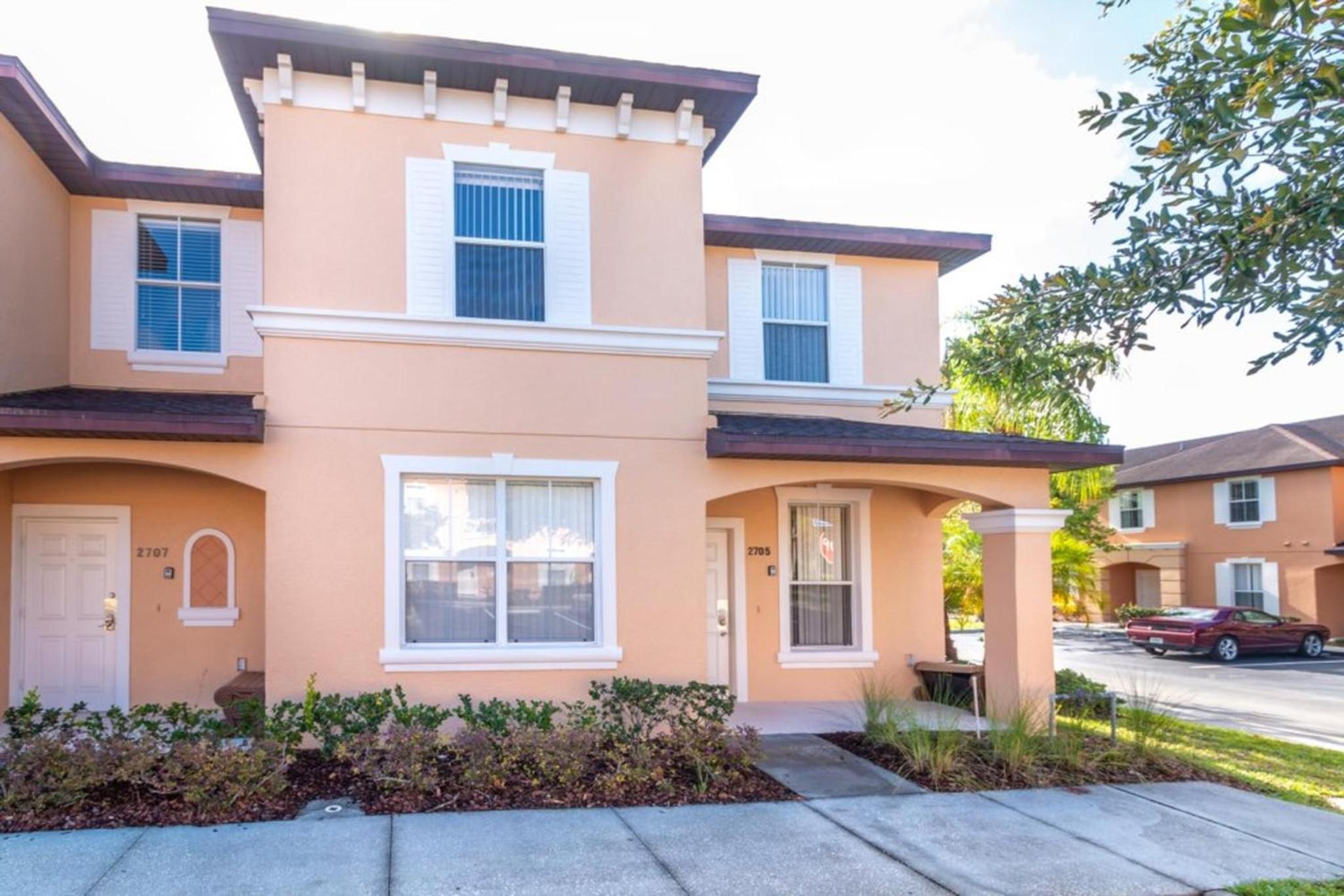Spacious Regal Oaks Retreat - Steps to the Pool