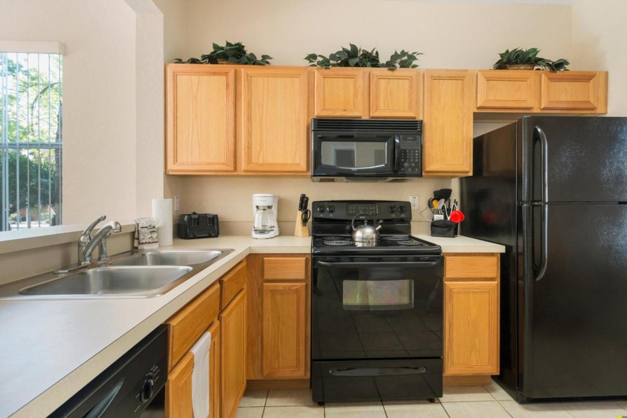 Spacious Regal Oaks Retreat - Steps to the Pool