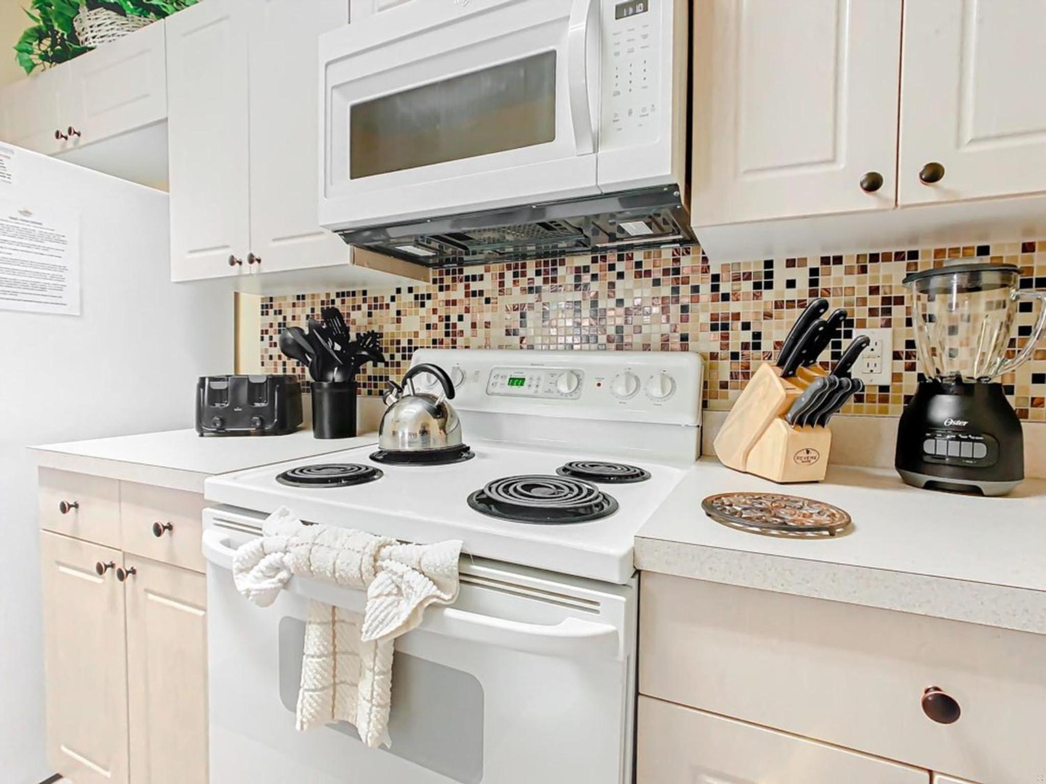 Spacious Windsor Palms Retreat - 11 Min to Disney