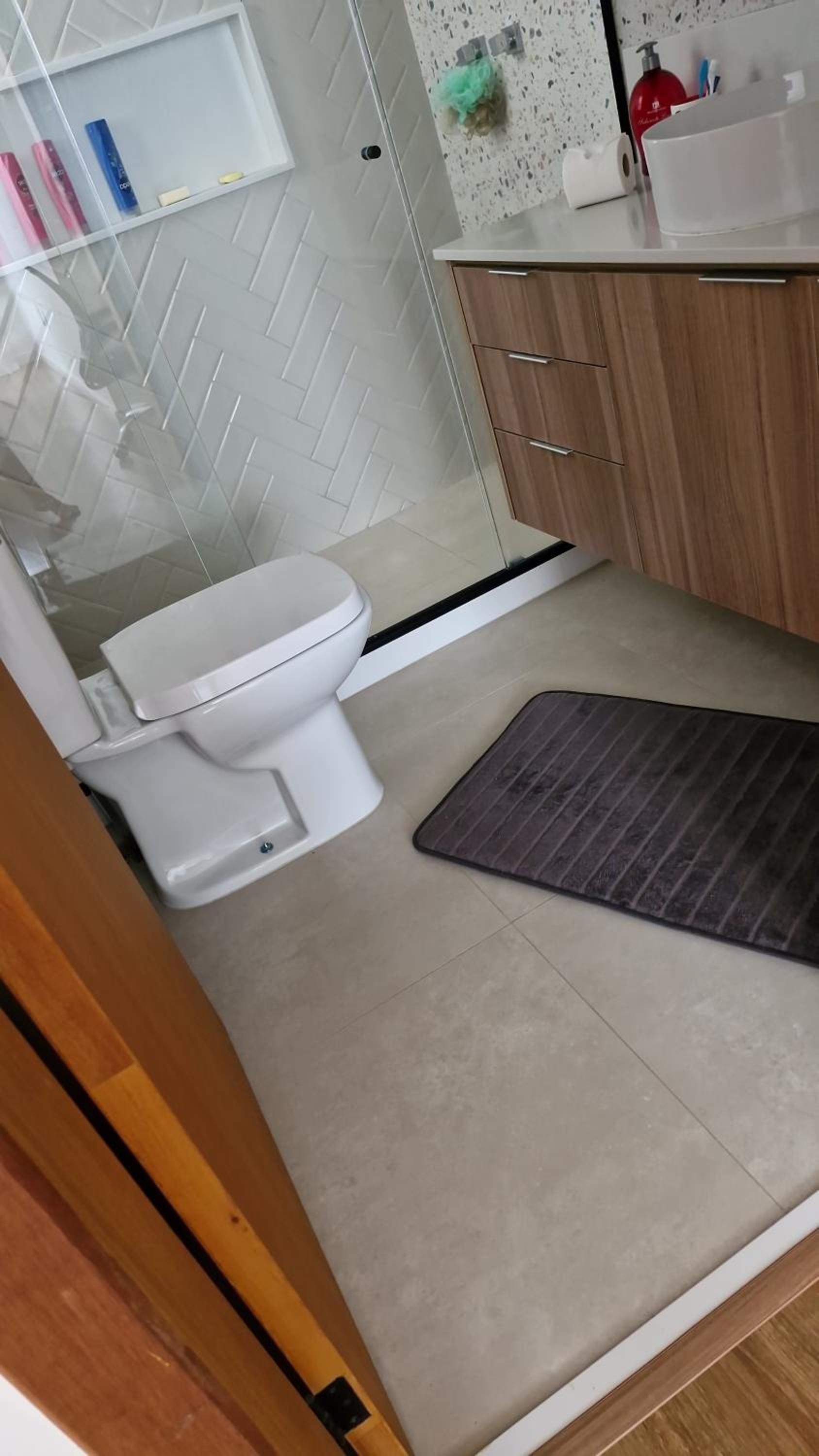 Suíte tripla com vista piscina em casa familiar de luxo em Itaipu