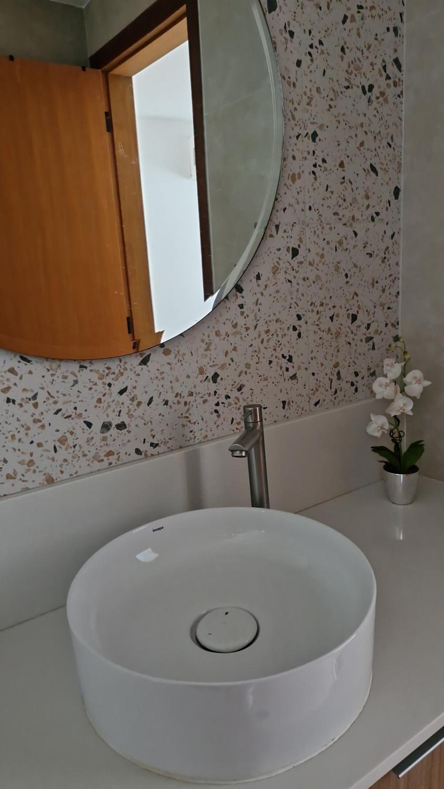 Suíte tripla com vista piscina em casa familiar de luxo em Itaipu