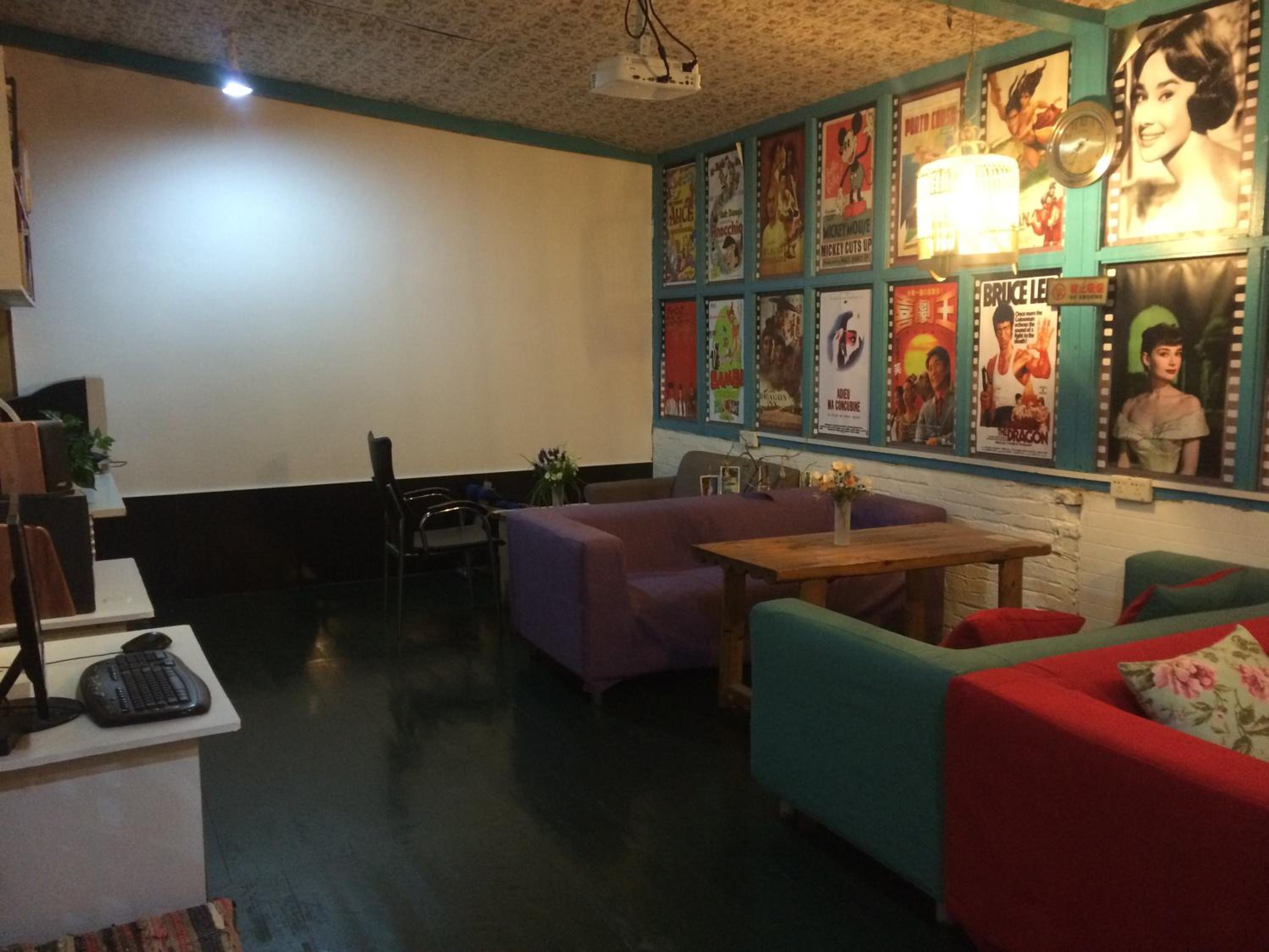 Yangshuo How Flowers Hostel & Party Coliving Coworking Nomads