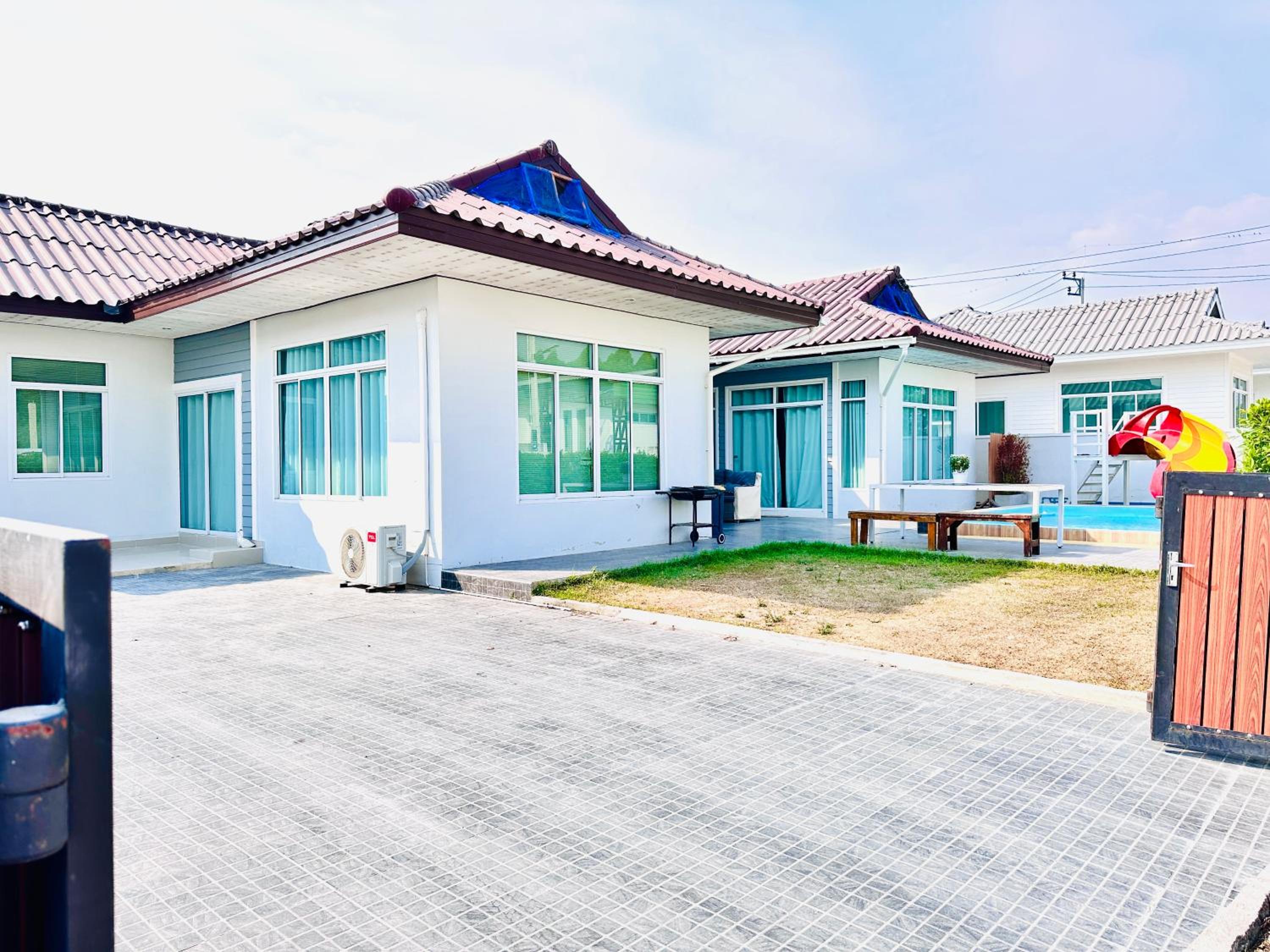 Victoria Poolvilla Pattaya by Chon