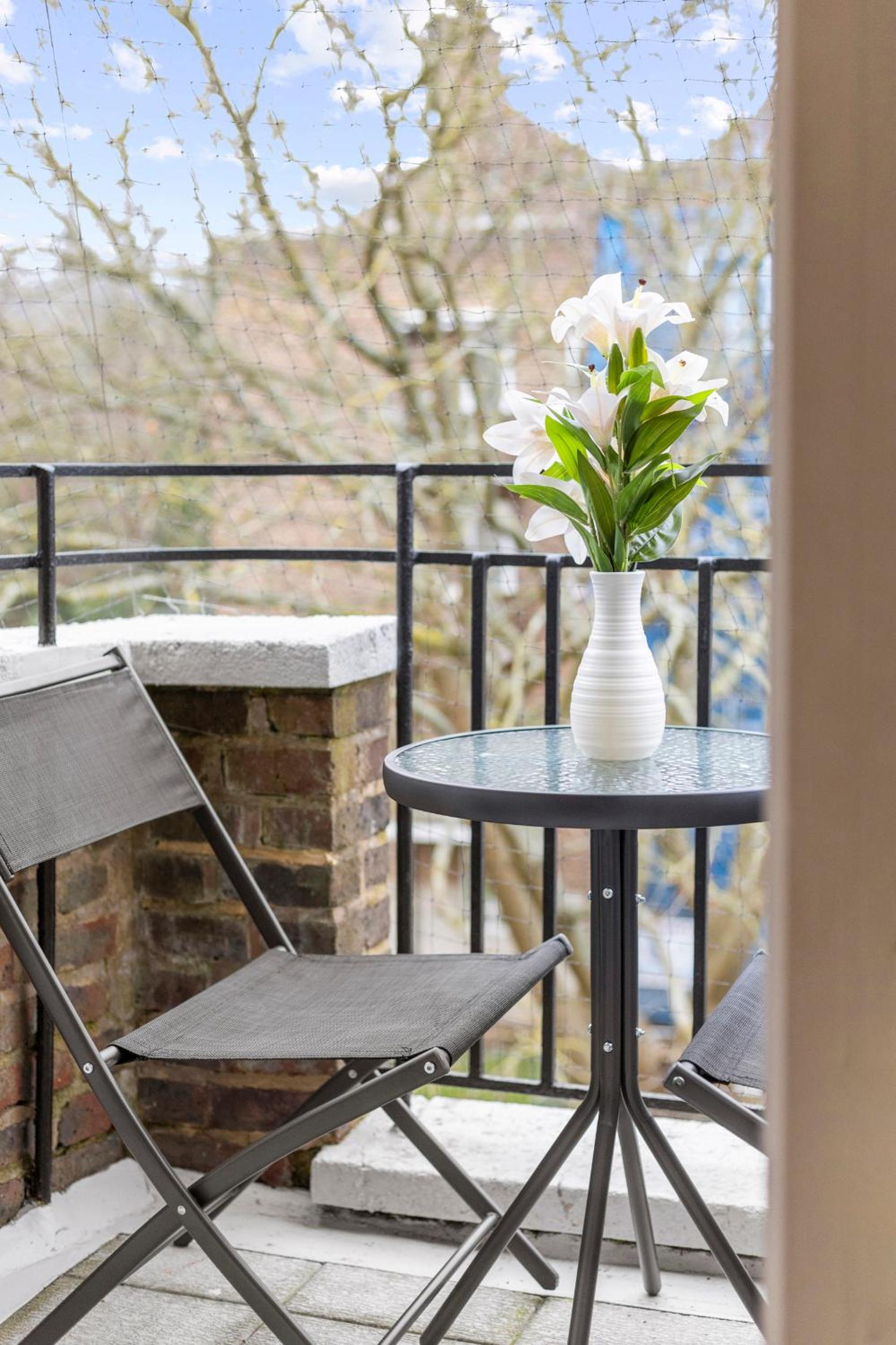 Jasmine Suite by Yielding Bricks