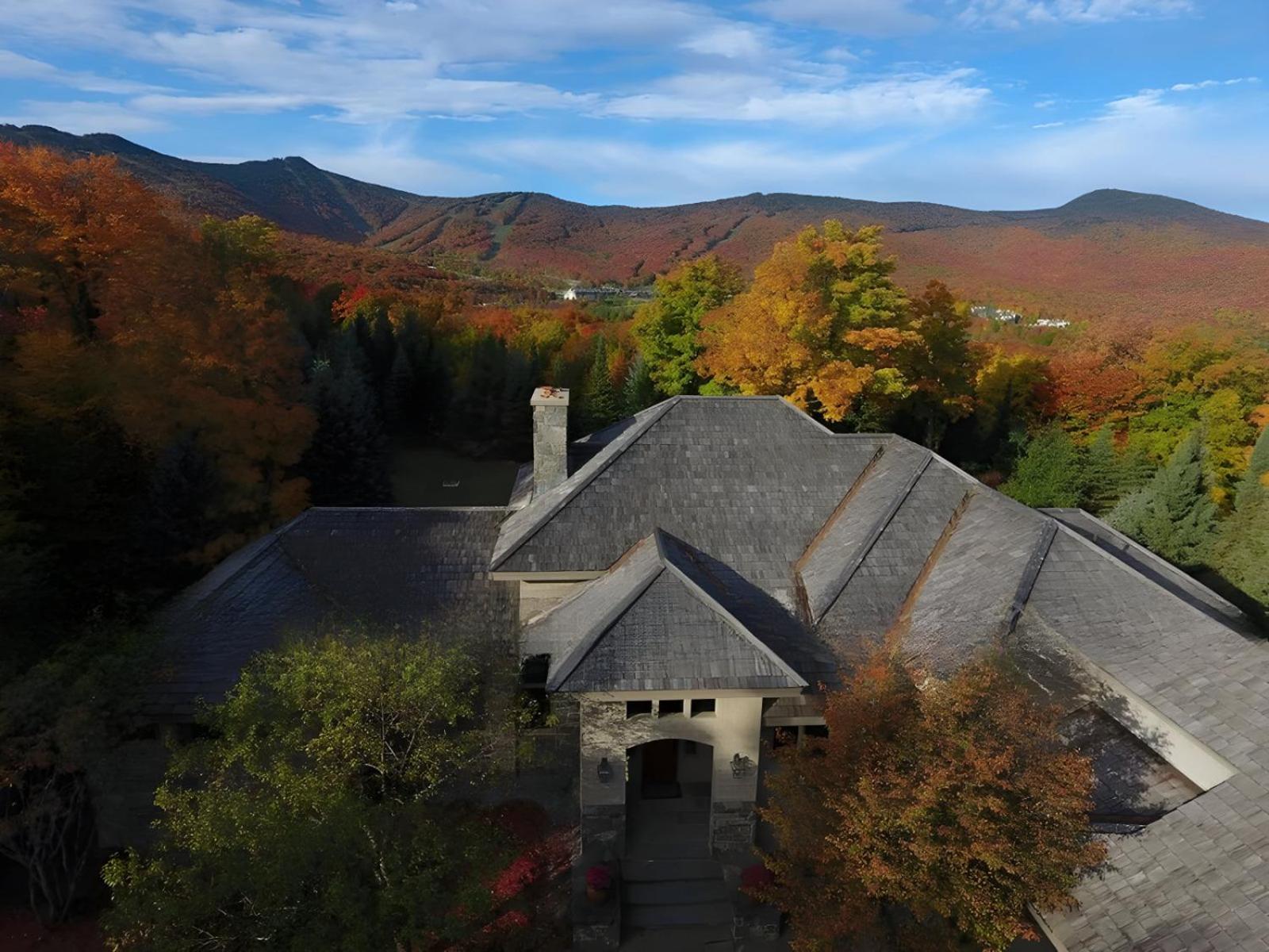 The Mountainside House - Luxury Home, Indoor Hot Tub, Ski Home, Private Shuttle