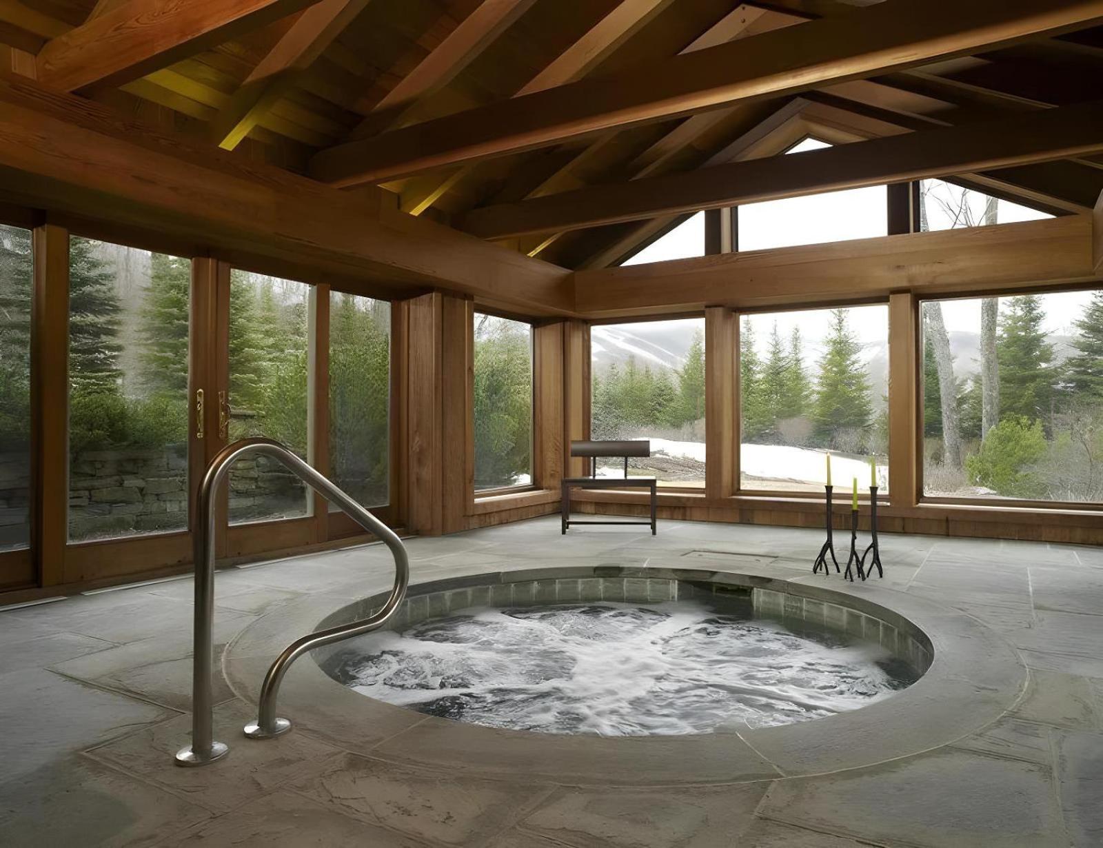 The Mountainside House - Luxury Home, Indoor Hot Tub, Ski Home, Private Shuttle