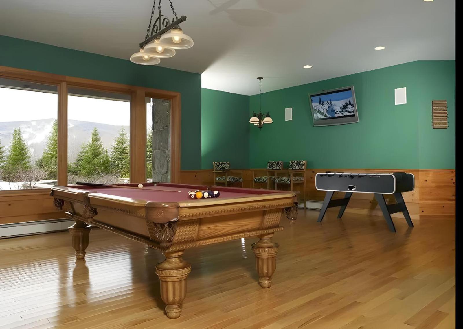 The Mountainside House - Luxury Home, Indoor Hot Tub, Ski Home, Private Shuttle