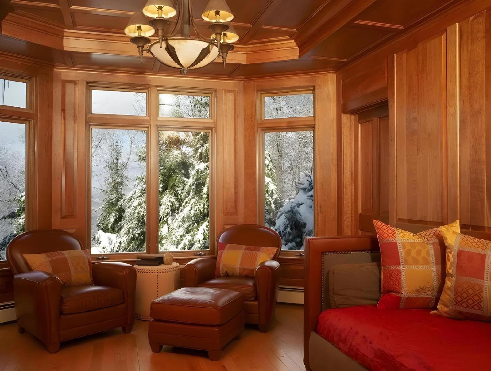 The Mountainside House - Luxury Home, Indoor Hot Tub, Ski Home, Private Shuttle