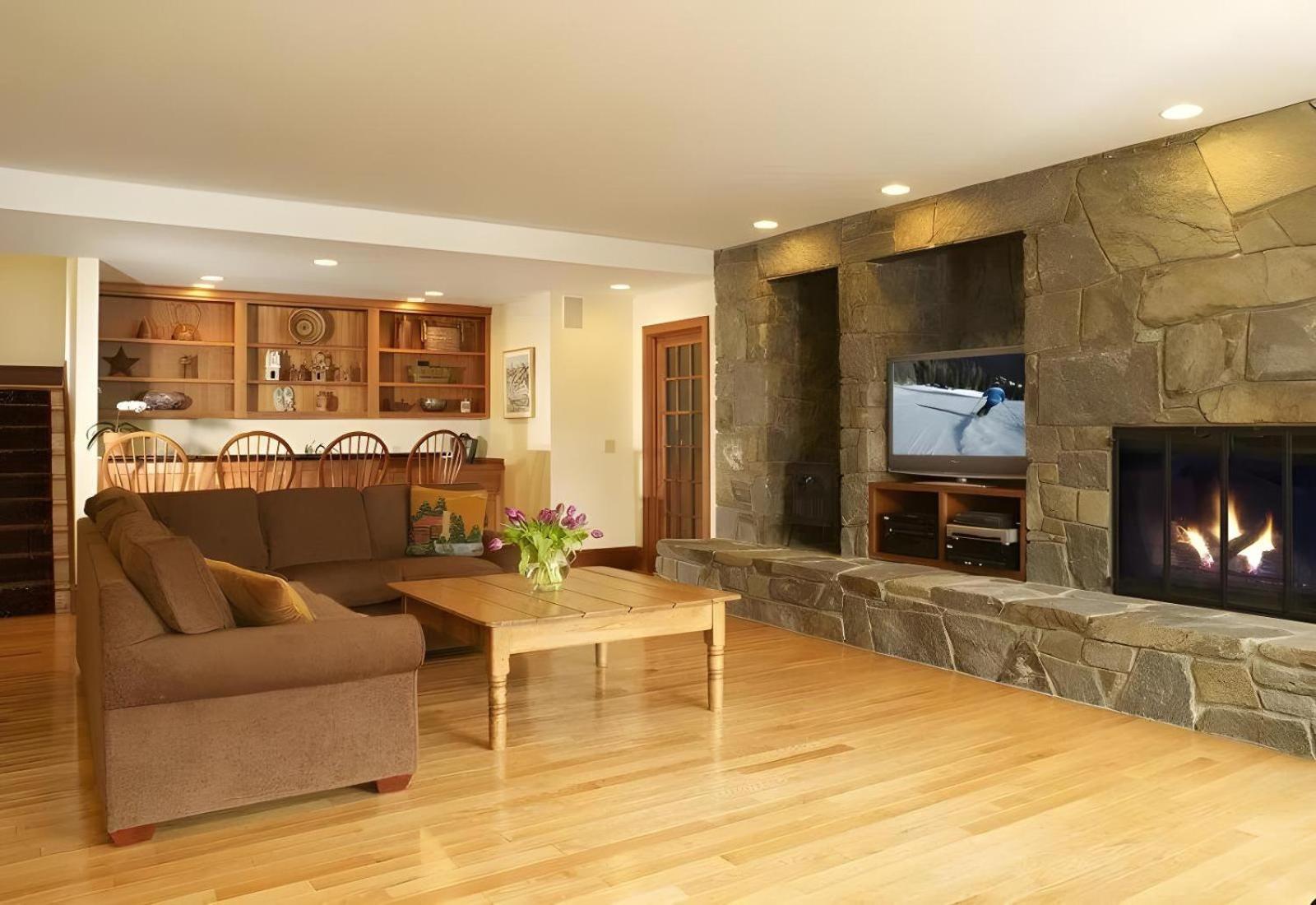 The Mountainside House - Luxury Home, Indoor Hot Tub, Ski Home, Private Shuttle