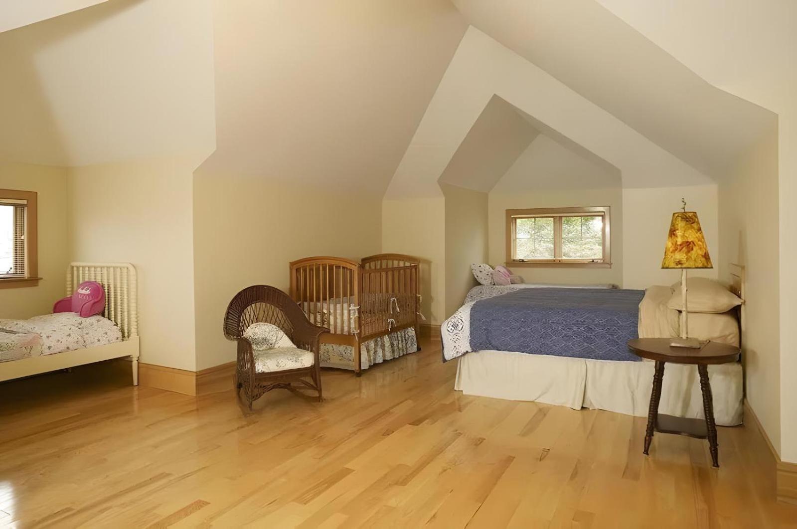 The Mountainside House - Luxury Home, Indoor Hot Tub, Ski Home, Private Shuttle