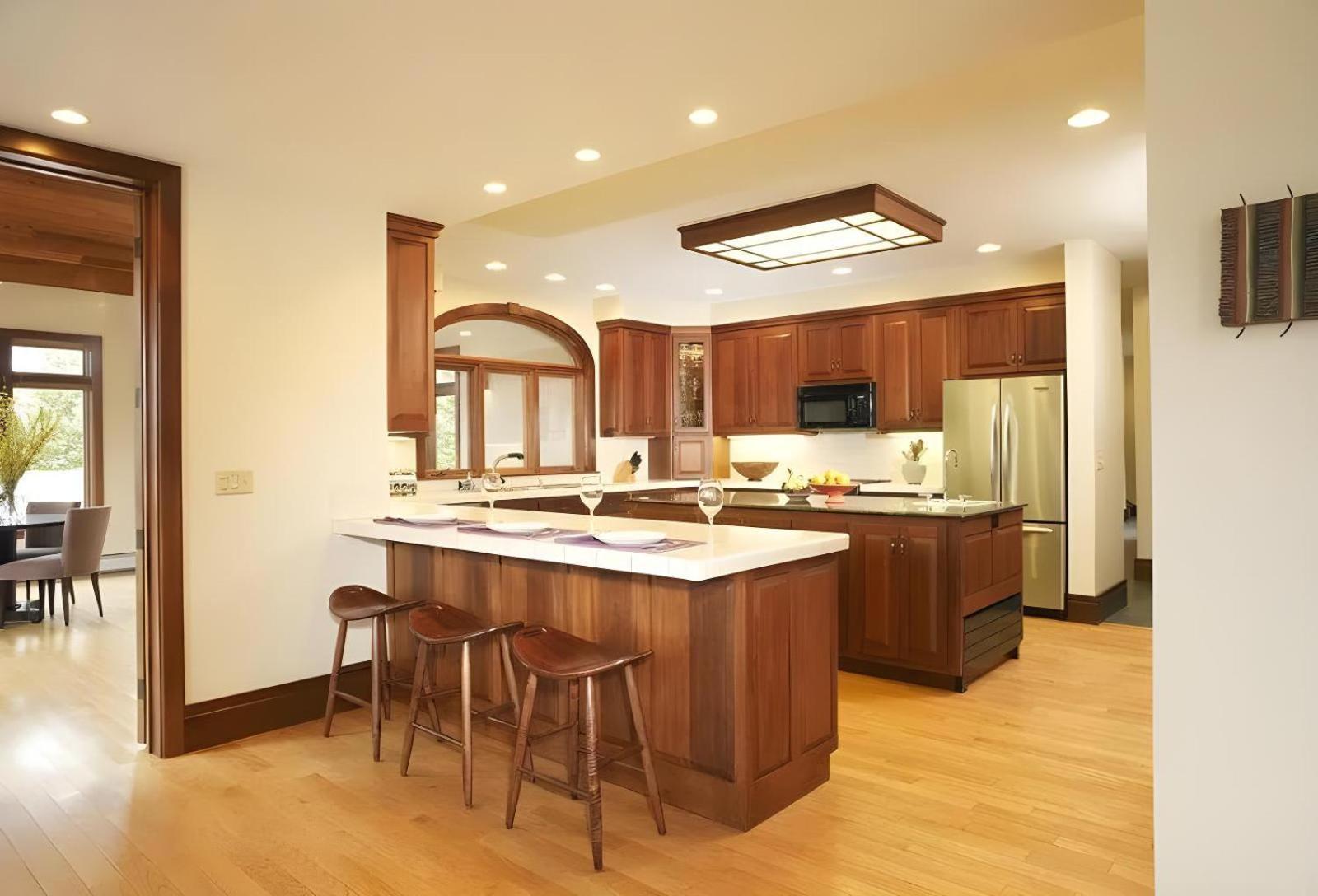 The Mountainside House - Luxury Home, Indoor Hot Tub, Ski Home, Private Shuttle