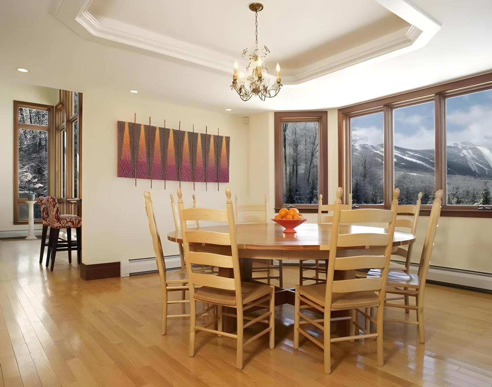 The Mountainside House - Luxury Home, Indoor Hot Tub, Ski Home, Private Shuttle