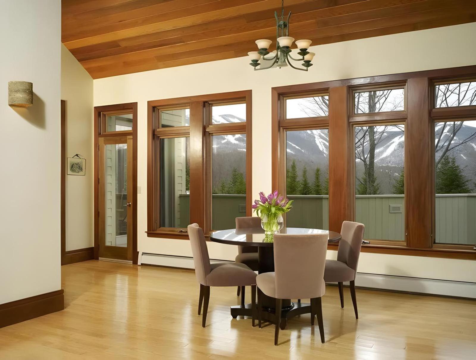 The Mountainside House - Luxury Home, Indoor Hot Tub, Ski Home, Private Shuttle