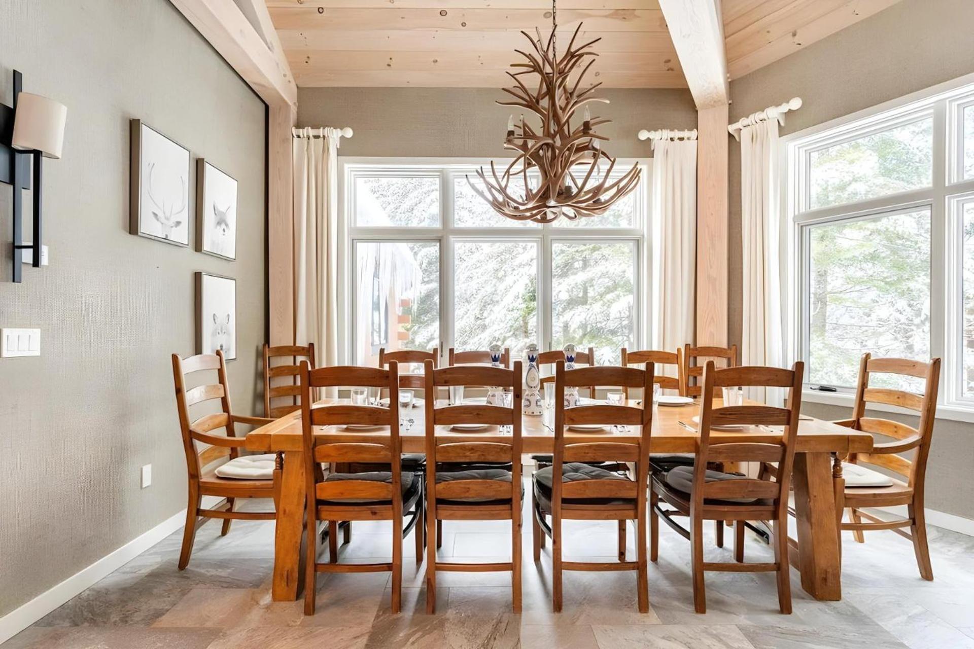 Slopeside Estate Luxurious Home on Great Eastern - Ski On Ski Off, Hot Tub, Private Shuttle