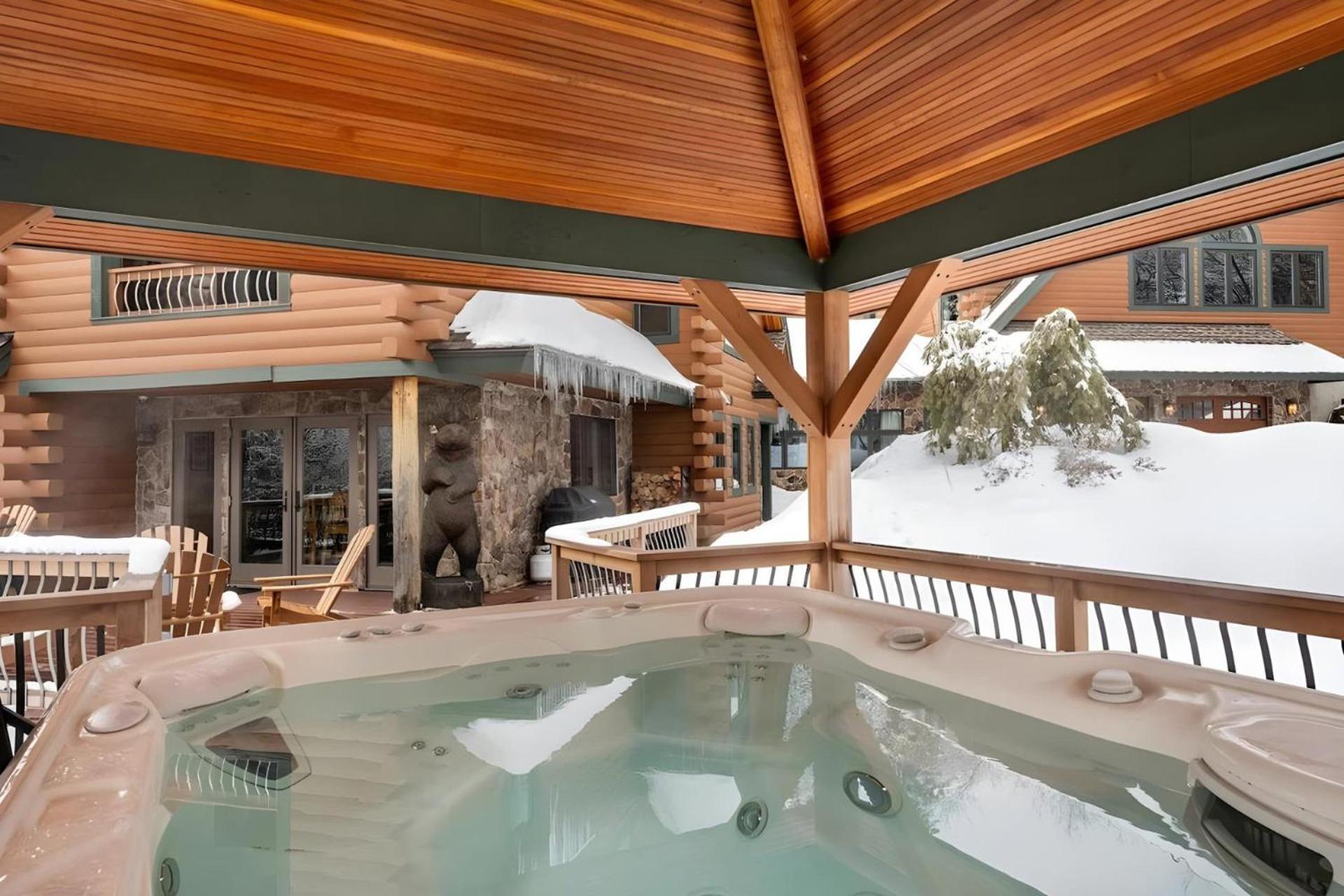 Slopeside Estate Luxurious Home on Great Eastern - Ski On Ski Off, Hot Tub, Private Shuttle