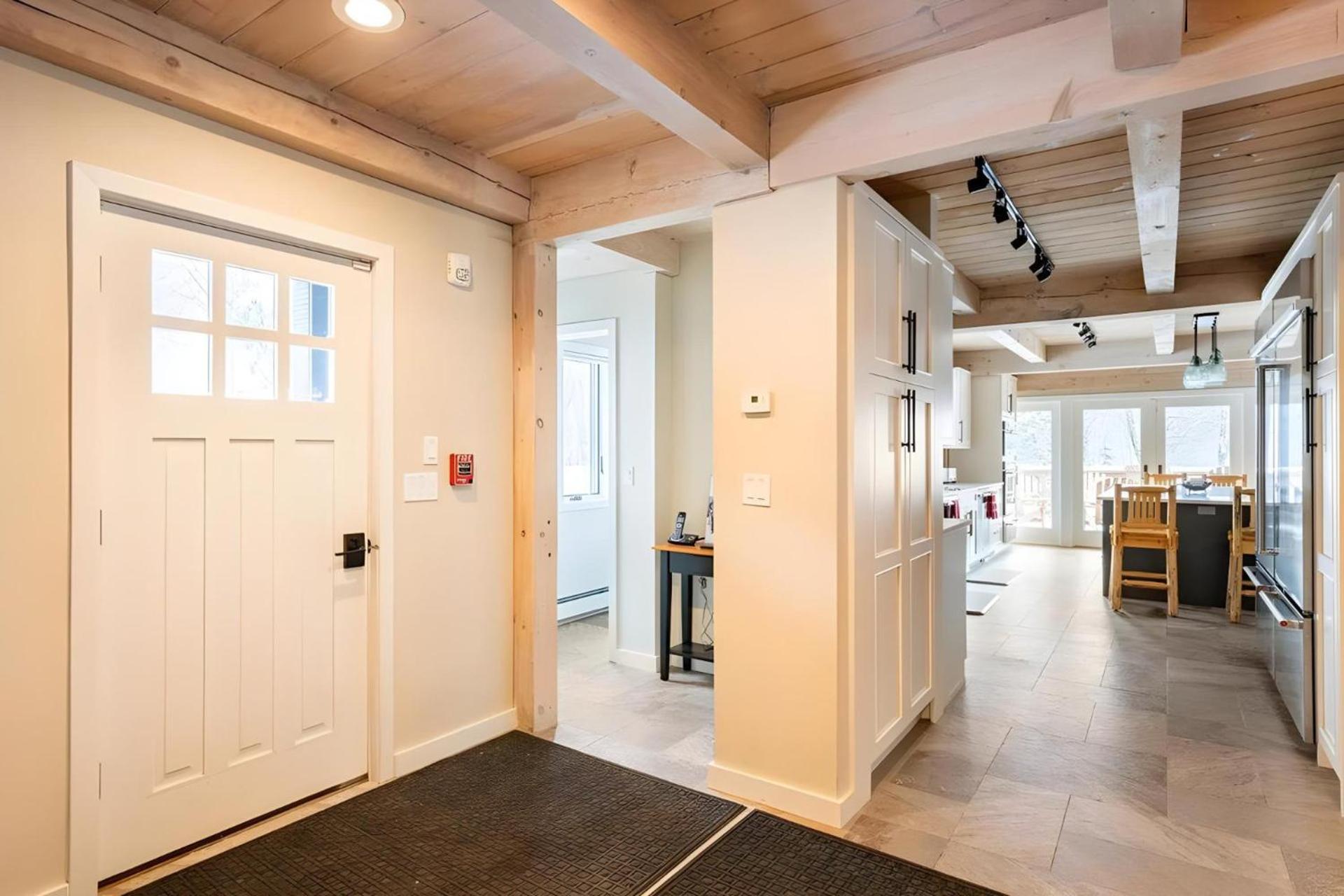 Slopeside Estate Luxurious Home on Great Eastern - Ski On Ski Off, Hot Tub, Private Shuttle