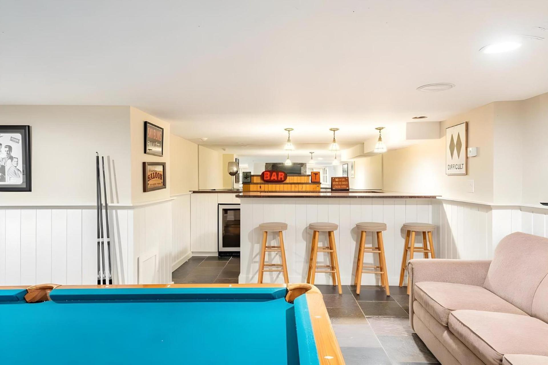 Slopeside Estate Luxurious Home on Great Eastern - Ski On Ski Off, Hot Tub, Private Shuttle