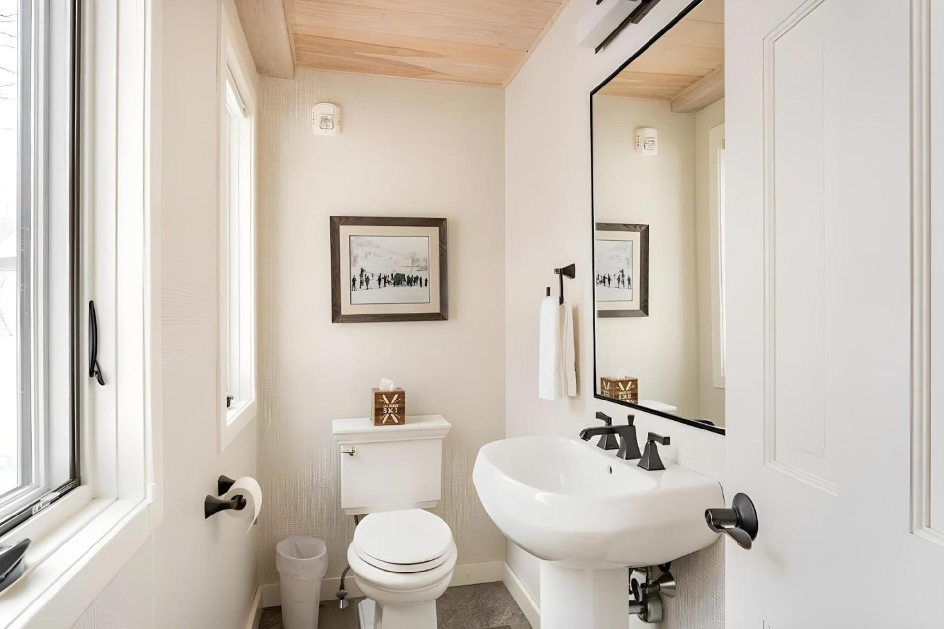 Slopeside Estate Luxurious Home on Great Eastern - Ski On Ski Off, Hot Tub, Private Shuttle
