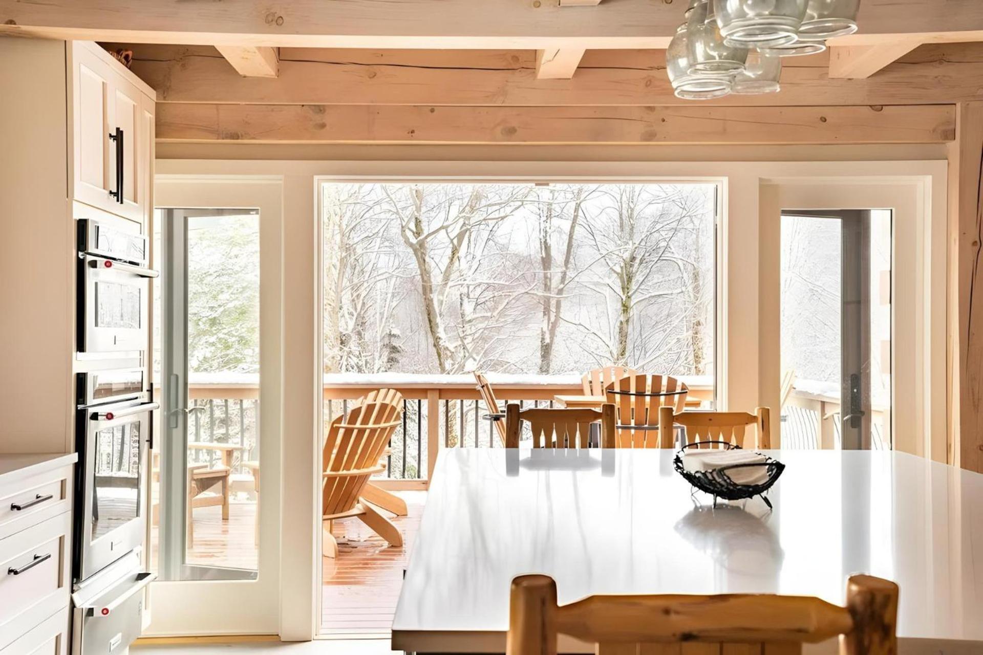 Slopeside Estate Luxurious Home on Great Eastern - Ski On Ski Off, Hot Tub, Private Shuttle