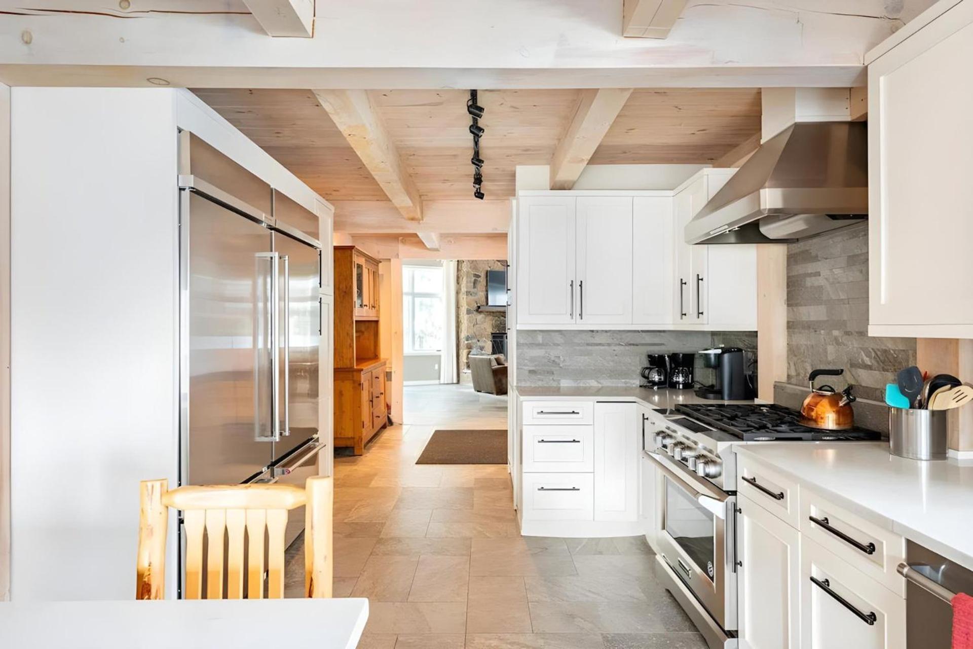 Slopeside Estate Luxurious Home on Great Eastern - Ski On Ski Off, Hot Tub, Private Shuttle