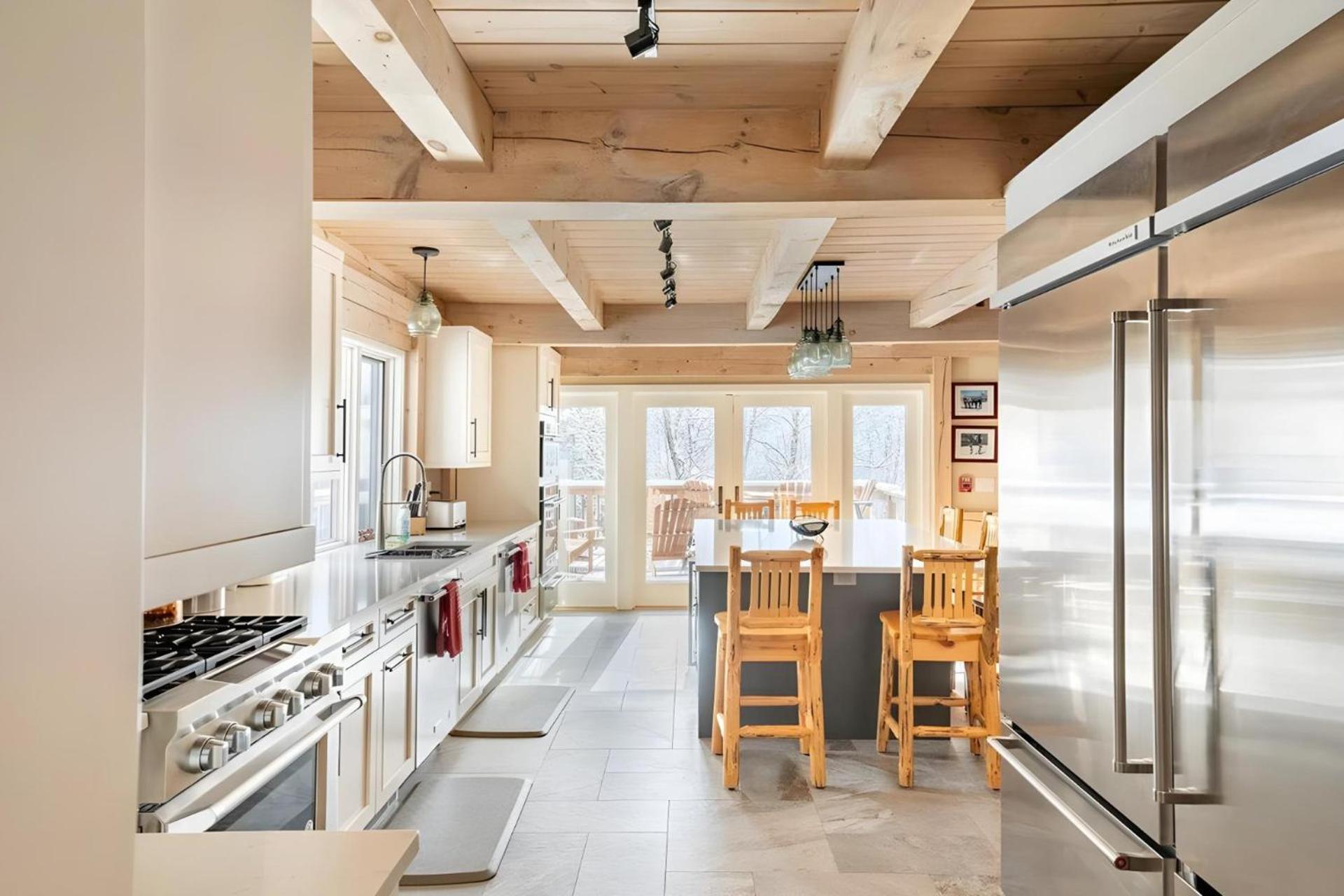 Slopeside Estate Luxurious Home on Great Eastern - Ski On Ski Off, Hot Tub, Private Shuttle