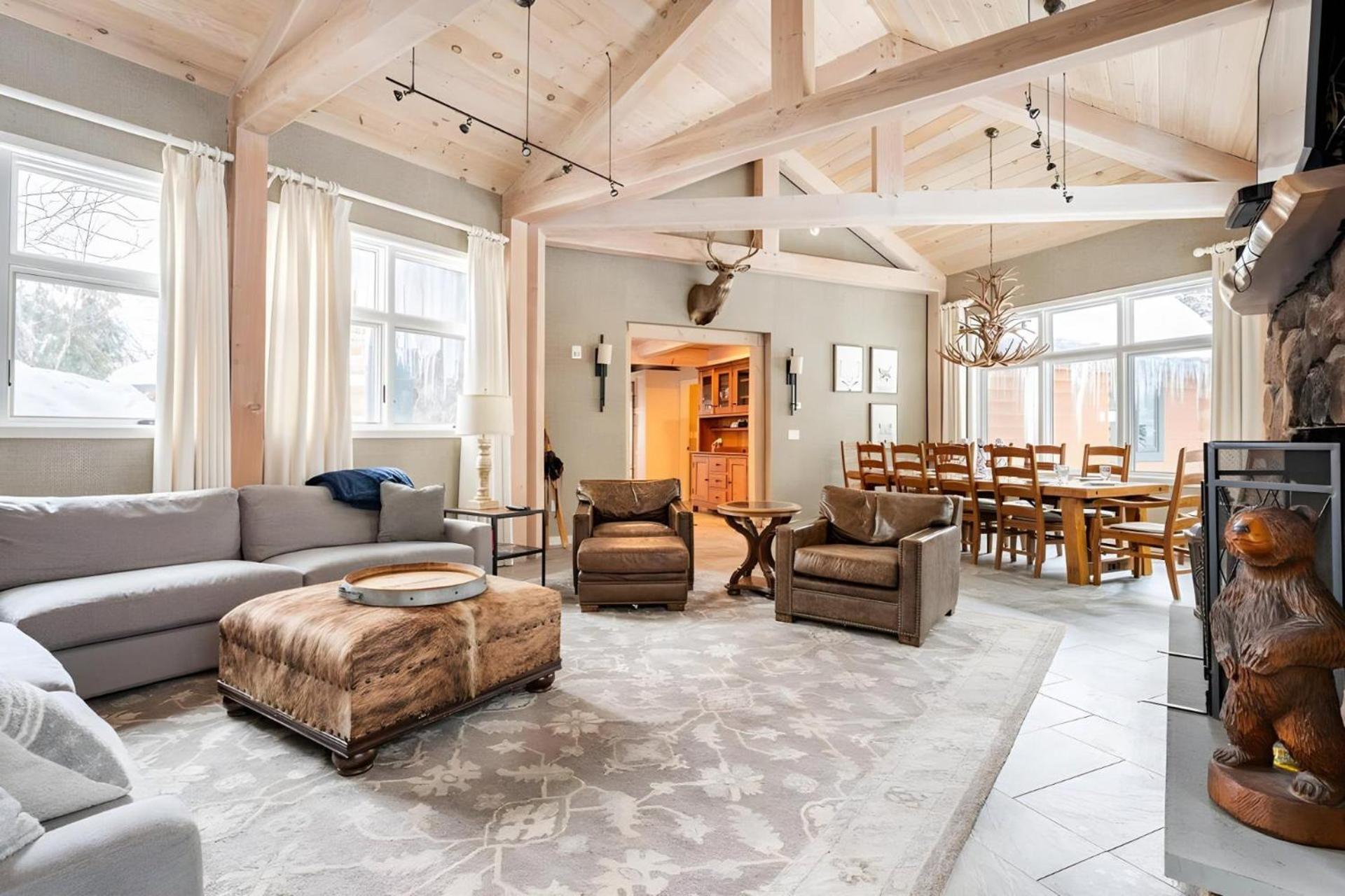 Slopeside Estate Luxurious Home on Great Eastern - Ski On Ski Off, Hot Tub, Private Shuttle