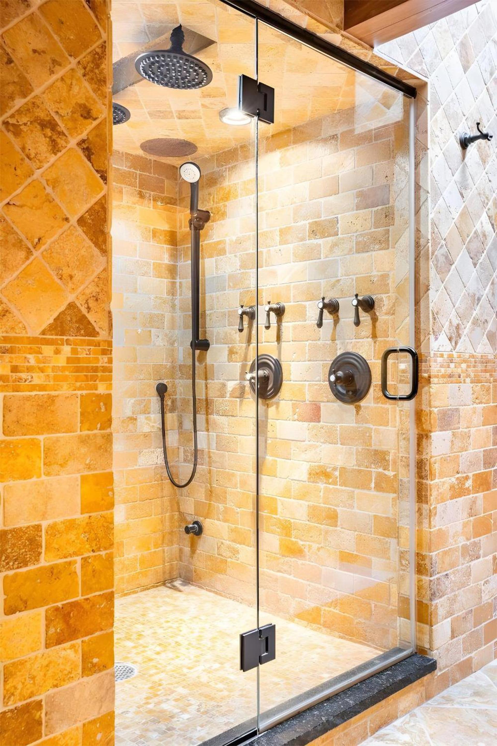 Slopeside Estate Luxurious Home on Great Eastern - Ski On Ski Off, Hot Tub, Private Shuttle